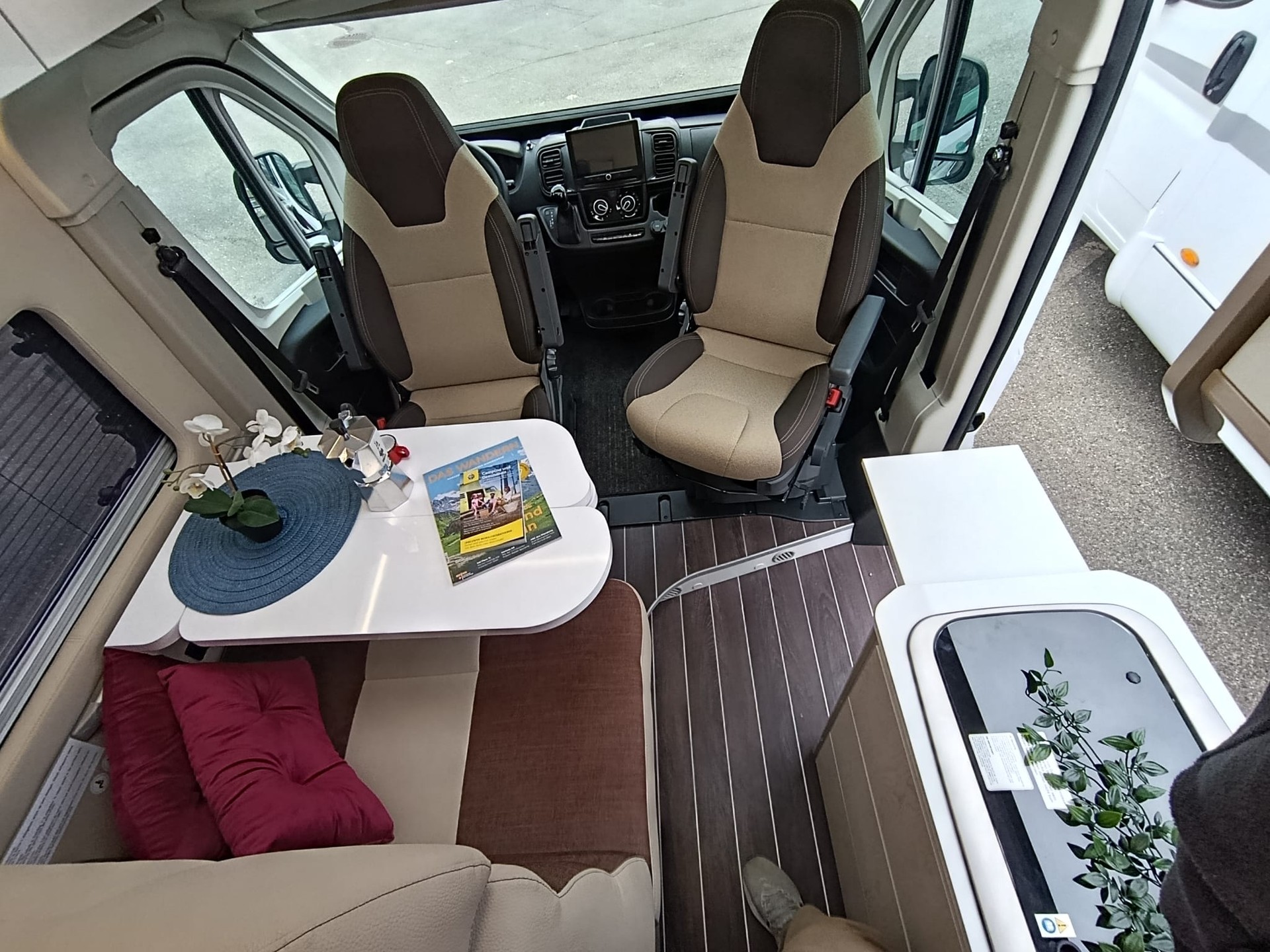 RIMOR Horus 195***Das "All-in-One"-Fahrzeug***Längsbett**Automat**4 Pers.**6.36m Länge**483Kg Nutzlast**-showroom-element-1