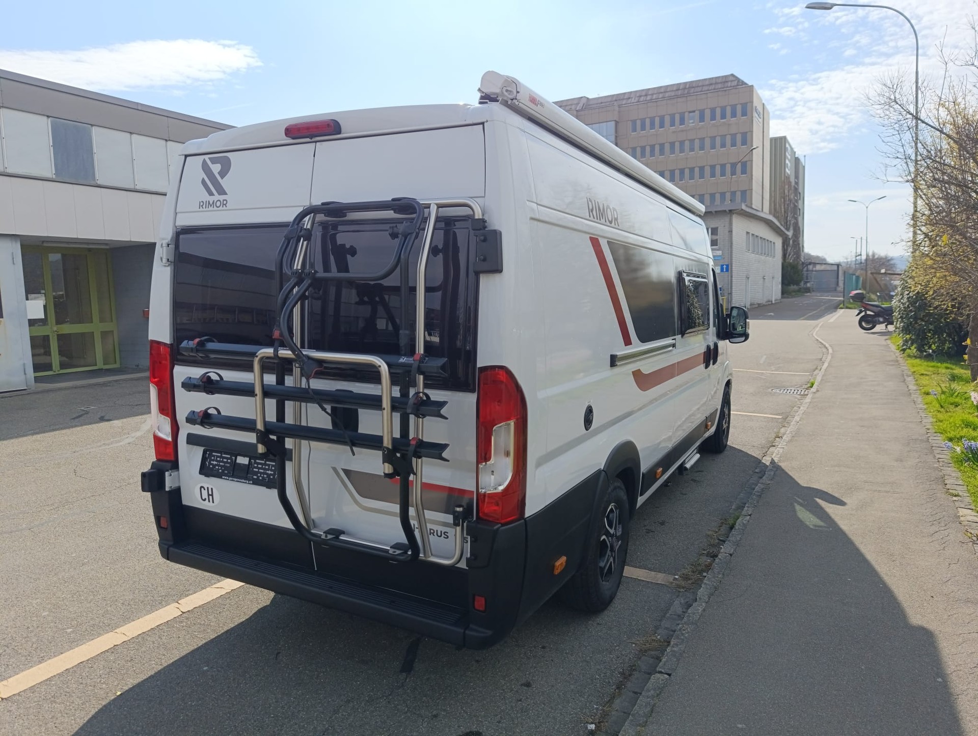 RIMOR Horus 195***Das "All-in-One"-Fahrzeug***Längsbett**Automat**4 Pers.**6.36m Länge**483Kg Nutzlast**-showroom-element-2