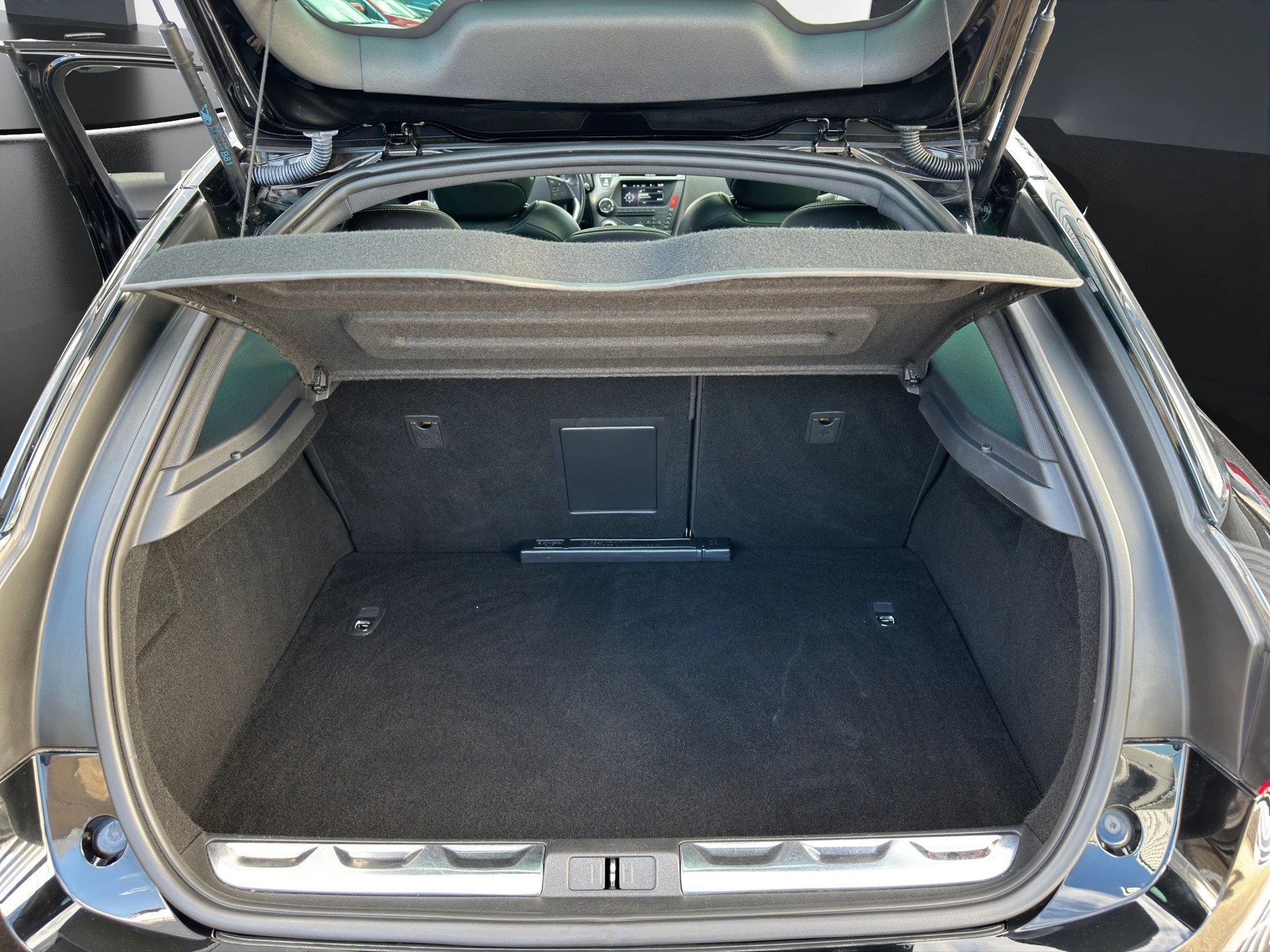 DS AUTOMOBILES DS5 2.0 E-HDi SPORT CHIC AUTOMATIC l 181 PS-image-24