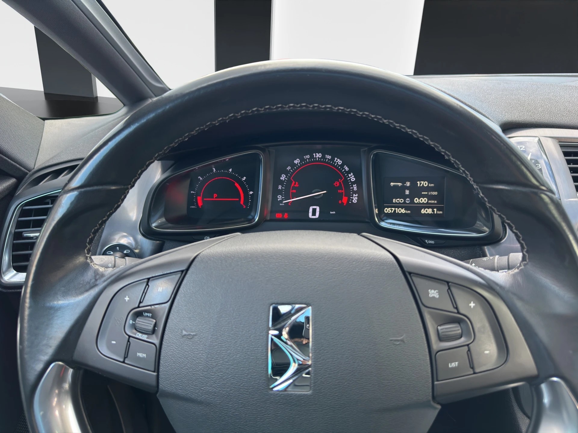 DS AUTOMOBILES DS5 2.0 E-HDi SPORT CHIC AUTOMATIC l 181 PS-image-11