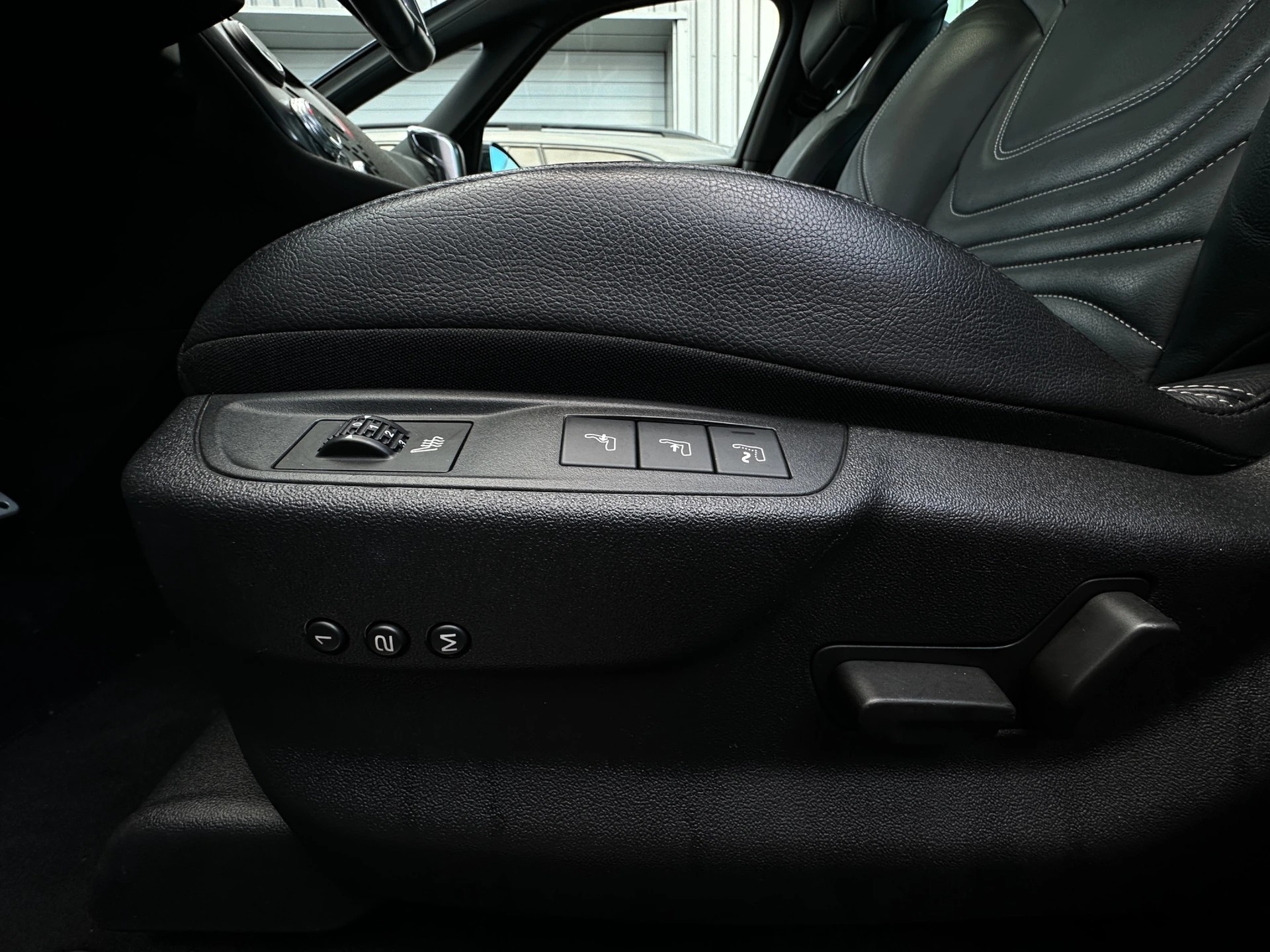 DS AUTOMOBILES DS5 2.0 E-HDi SPORT CHIC AUTOMATIC l 181 PS-image-21