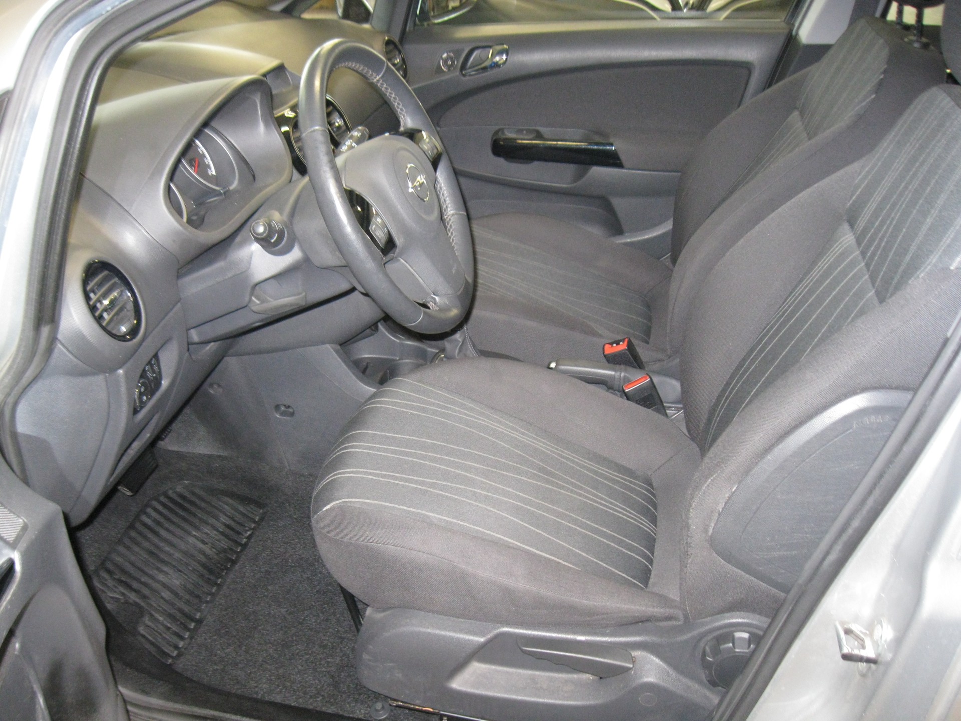 OPEL Corsa 1.4 TP Anniversary Automatic-image-5