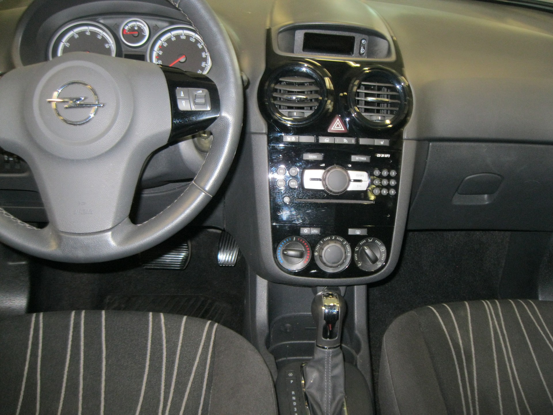 OPEL Corsa 1.4 TP Anniversary Automatic-image-7