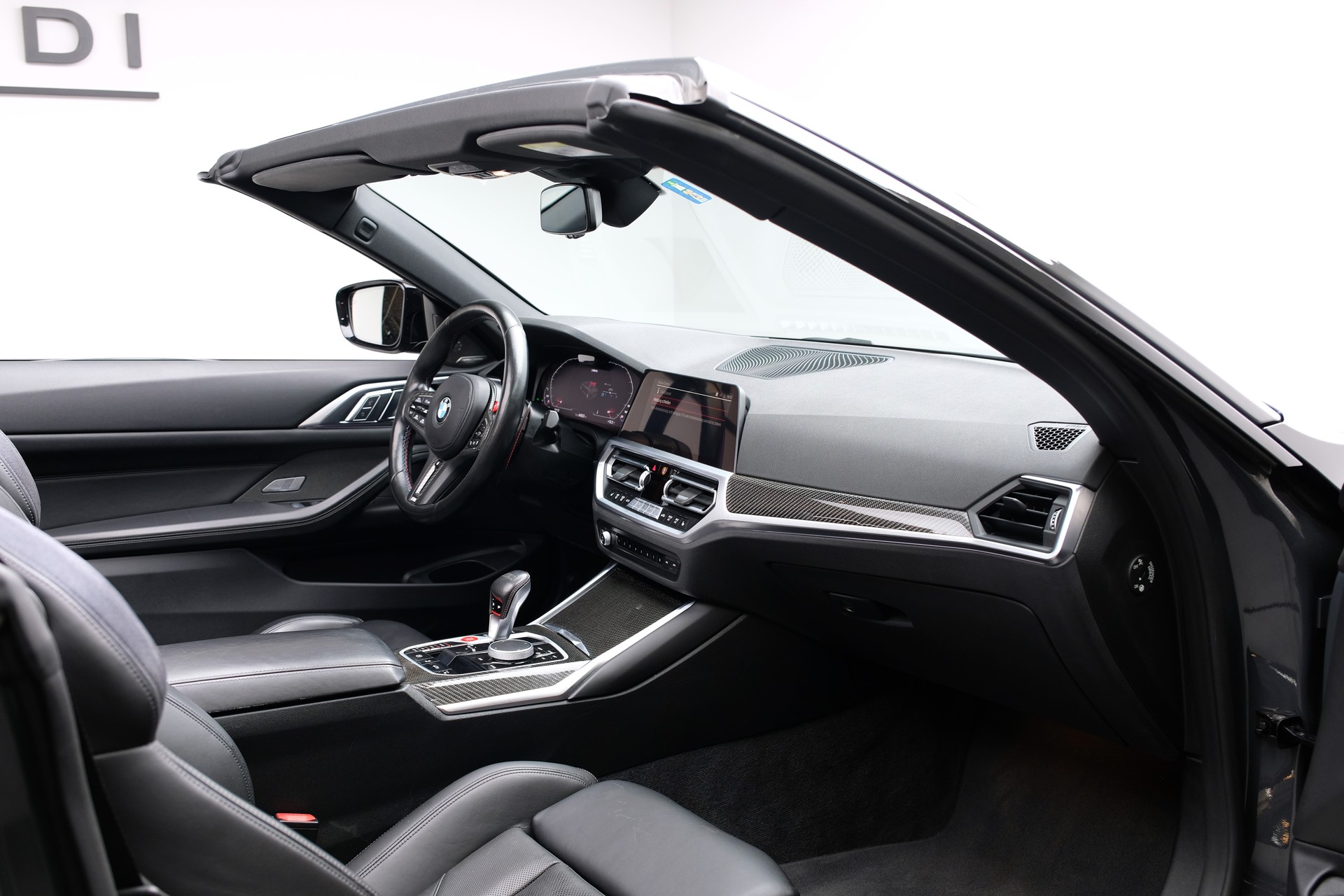 BMW M4 Cabrio Competition M xDrive-image-11