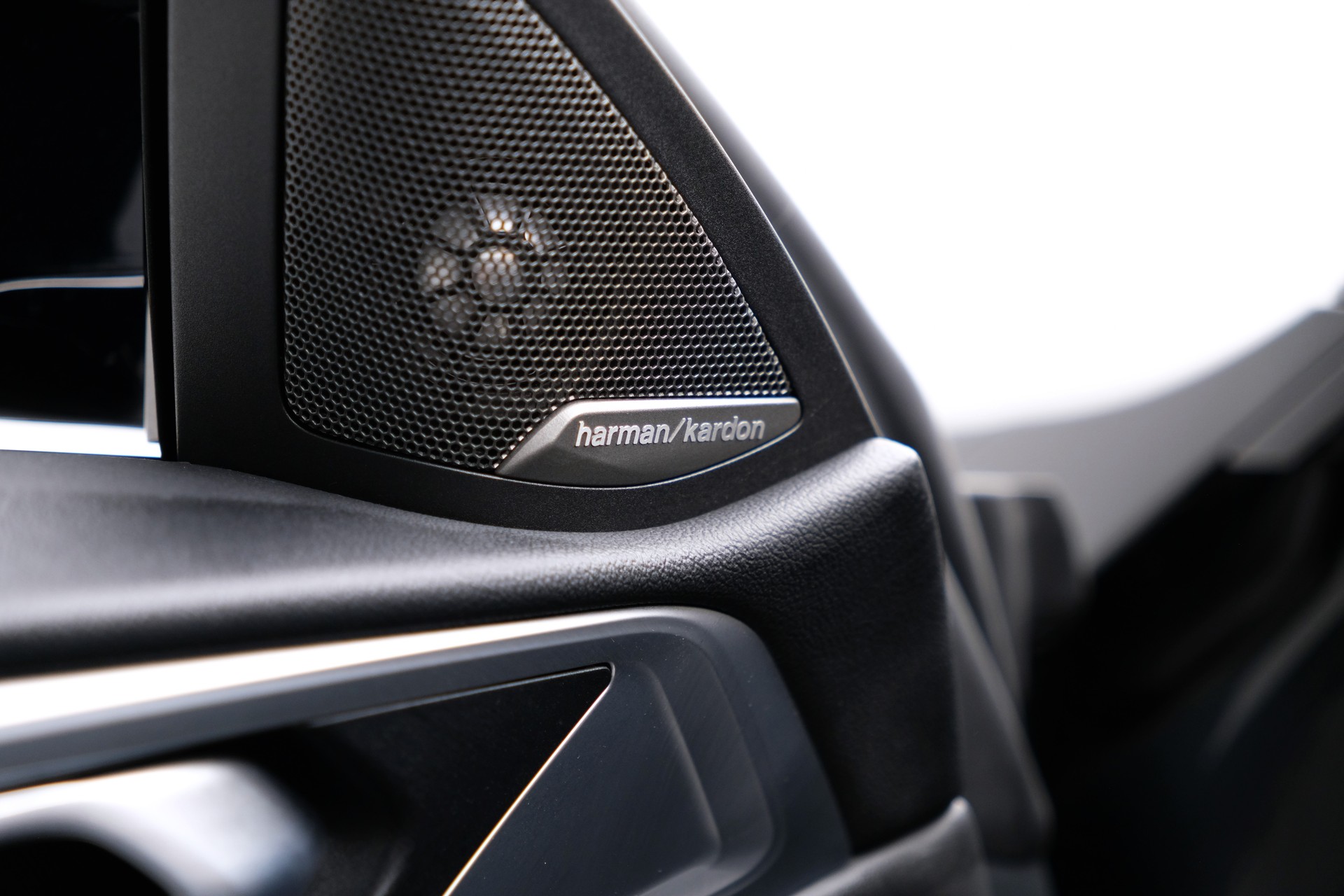 BMW M4 Cabrio Competition M xDrive-image-27
