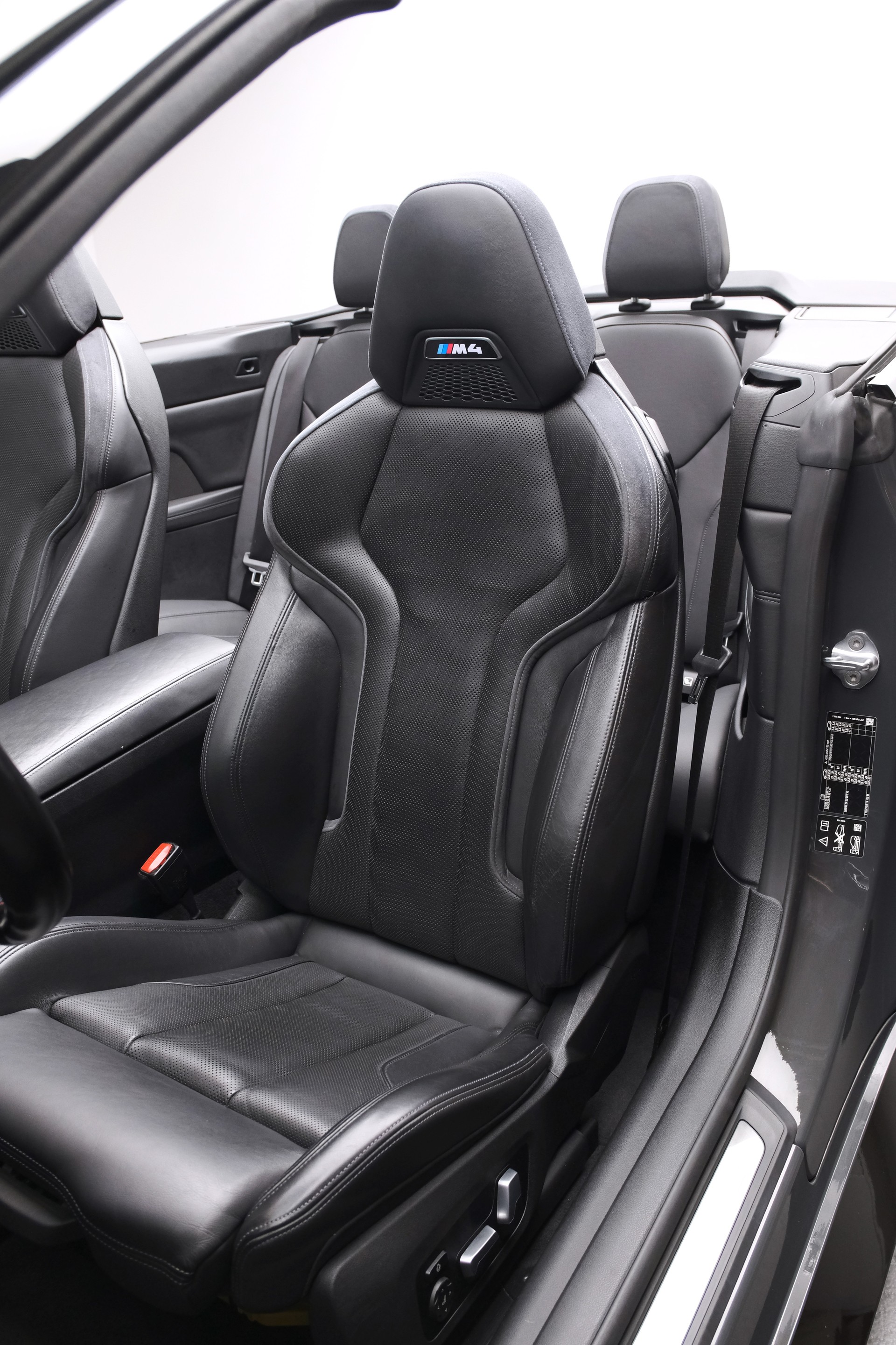 BMW M4 Cabrio Competition M xDrive-image-24