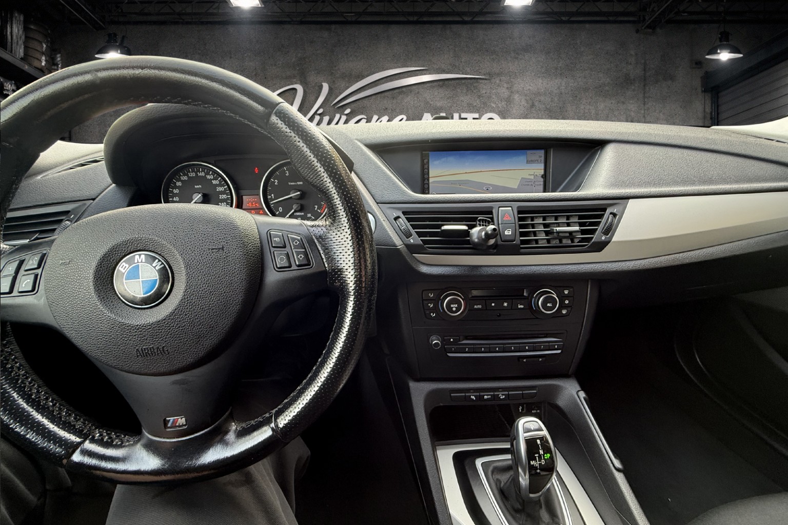 BMW X1 xDrive 20i Steptronic-image-9