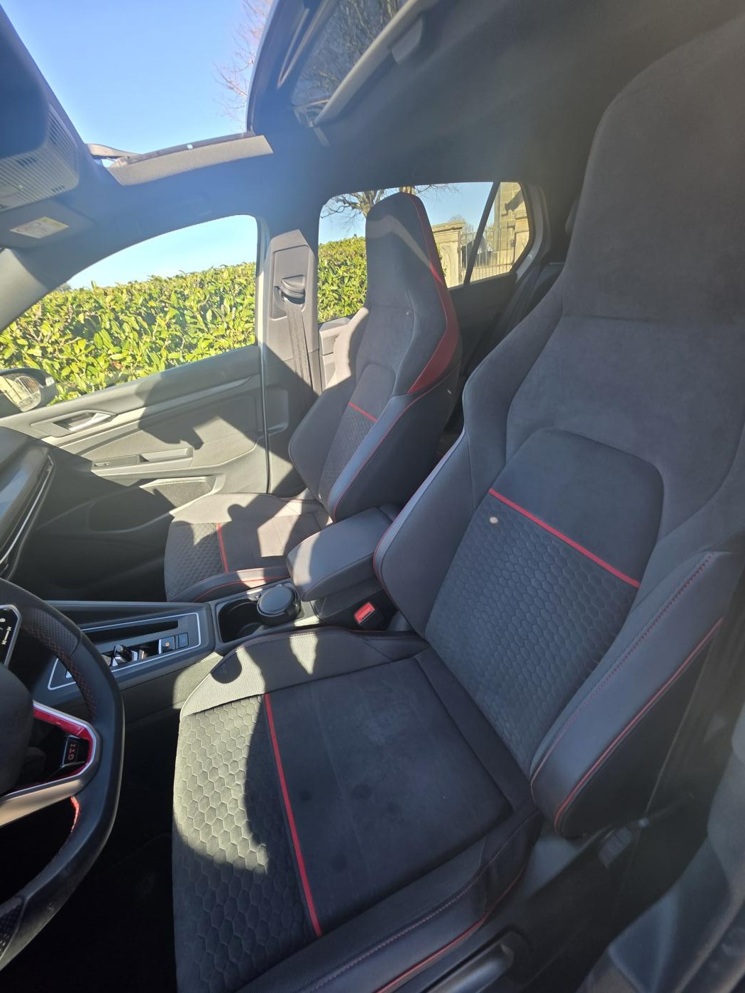 VW Golf 2.0 TSI GTI Clubsport DSG-image-8