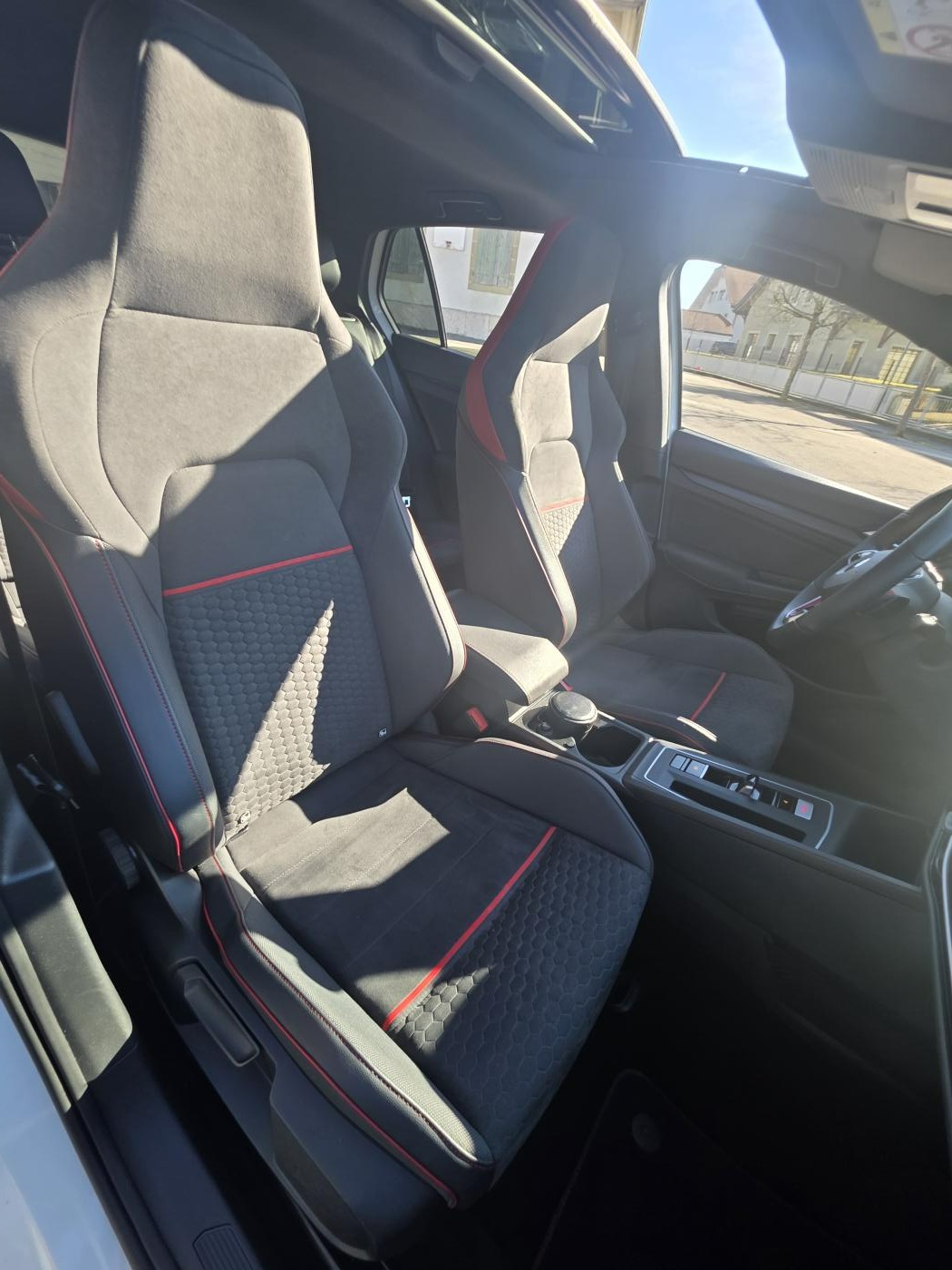 VW Golf 2.0 TSI GTI Clubsport DSG-image-7