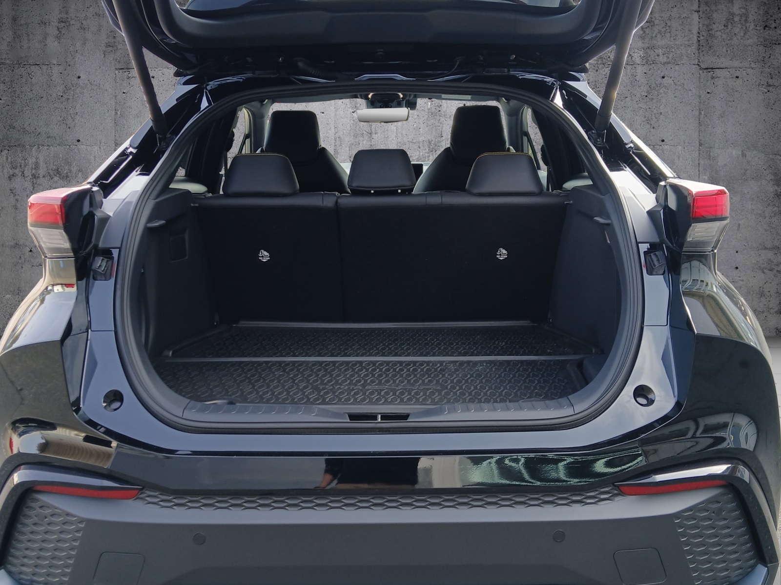 TOYOTA C-HR 2.0 PHEV CVT Style Premiere-image-10
