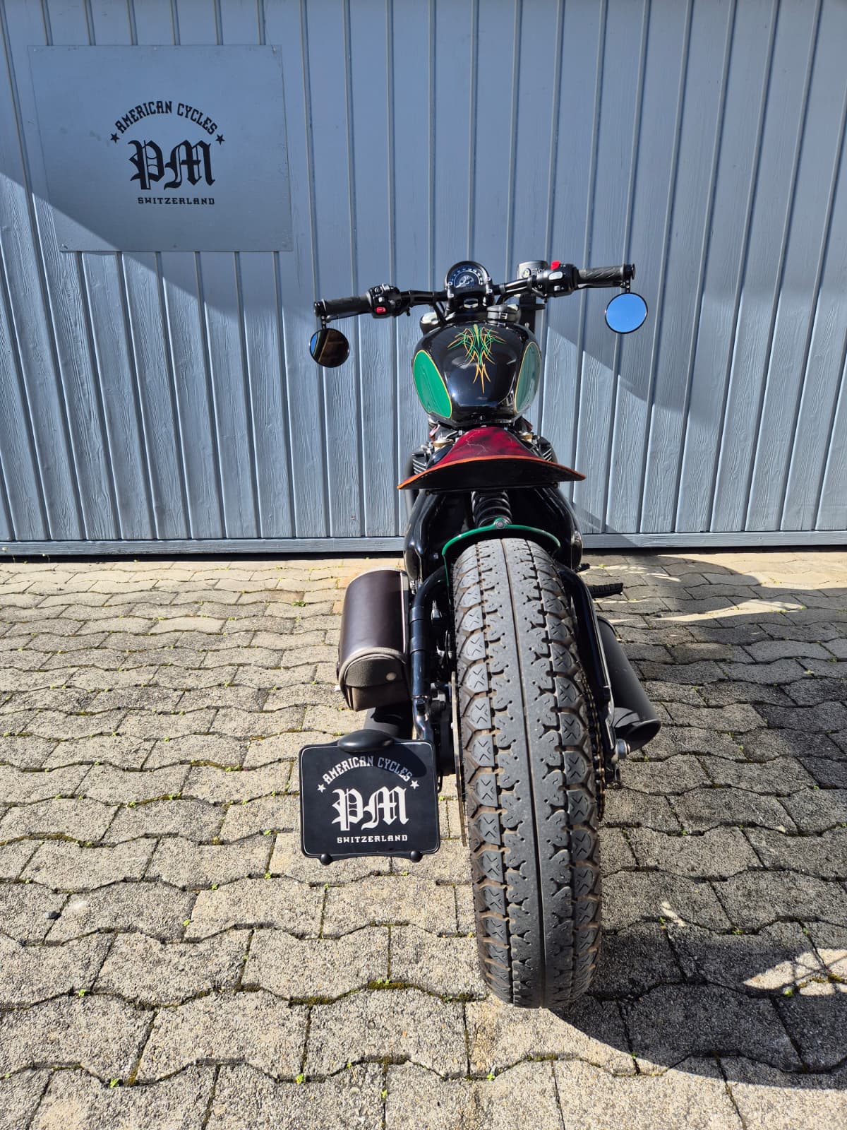 TRIUMPH Bonneville 1200 Bobber Black ABS-image-3