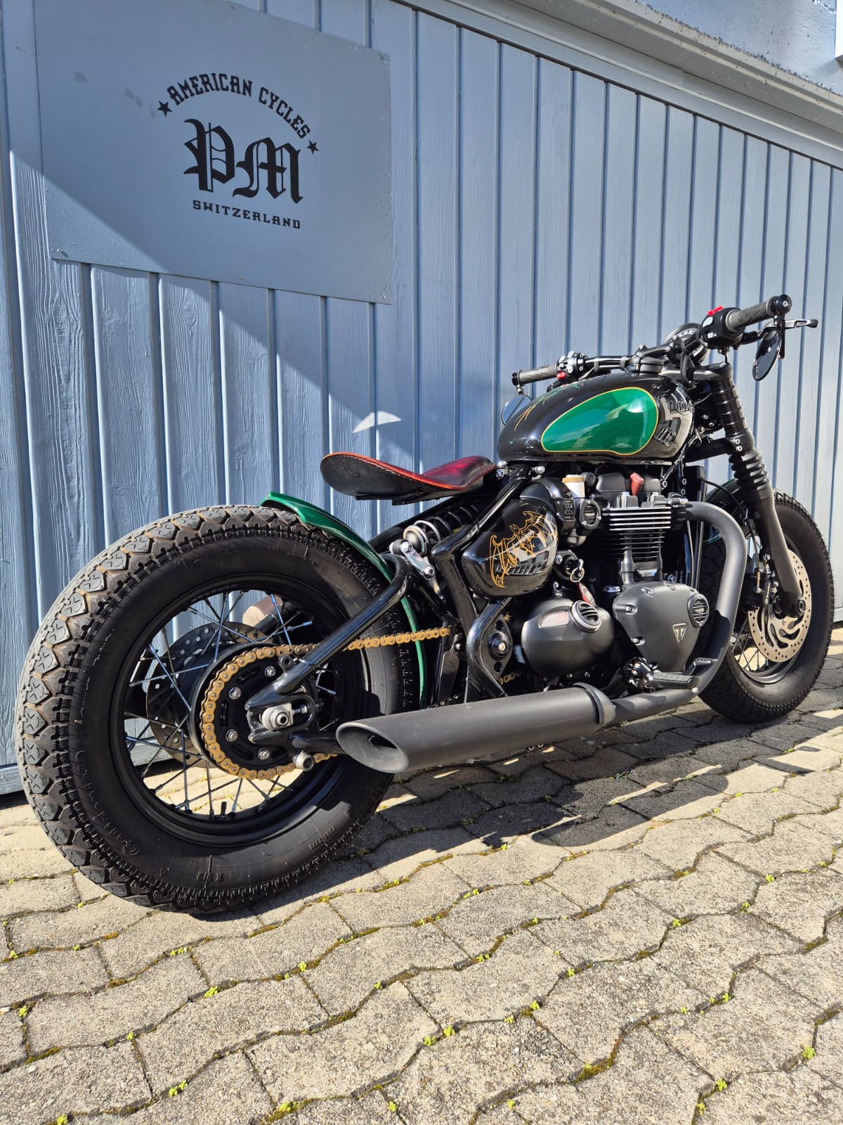 TRIUMPH Bonneville 1200 Bobber Black ABS-image-4