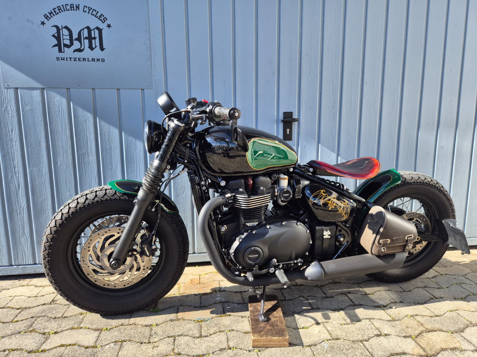 TRIUMPH Bonneville 1200 Bobber Black ABS-image-7