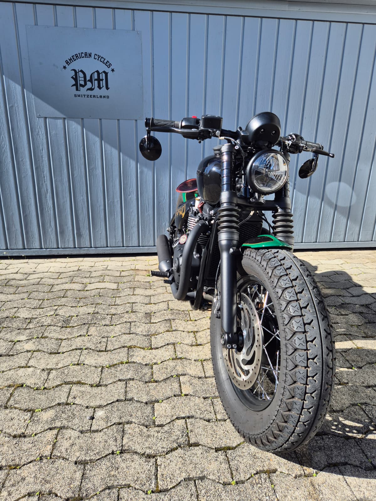 TRIUMPH Bonneville 1200 Bobber Black ABS-image-6