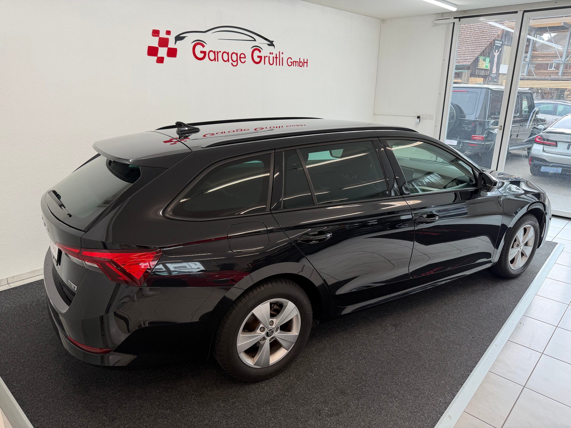SKODA Octavia Combi 1.0 TSI Ambition DSG-showroom-element-3