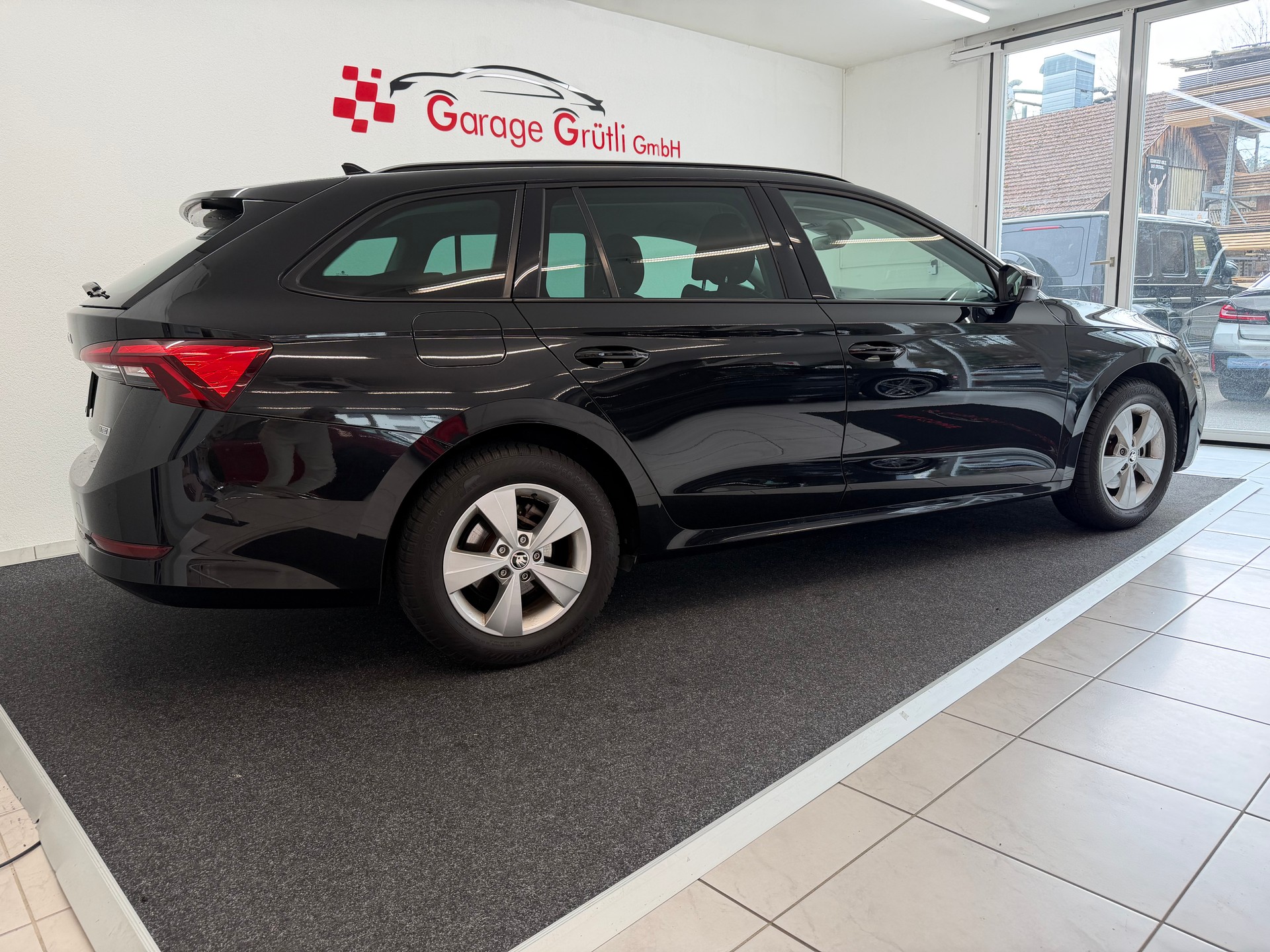 SKODA Octavia Combi 1.0 TSI Ambition DSG-showroom-element-2