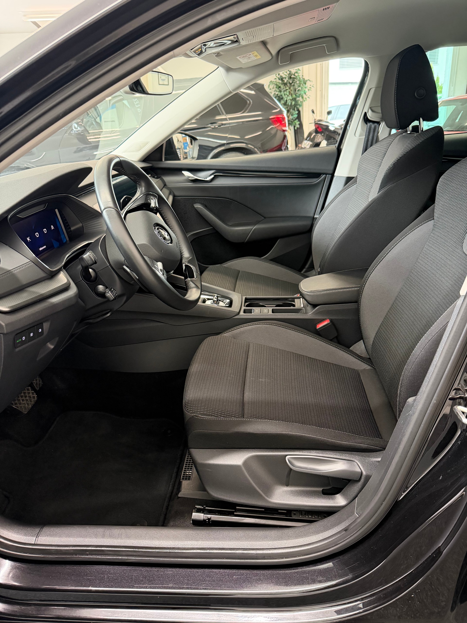 SKODA Octavia Combi 1.0 TSI Ambition DSG-image-7