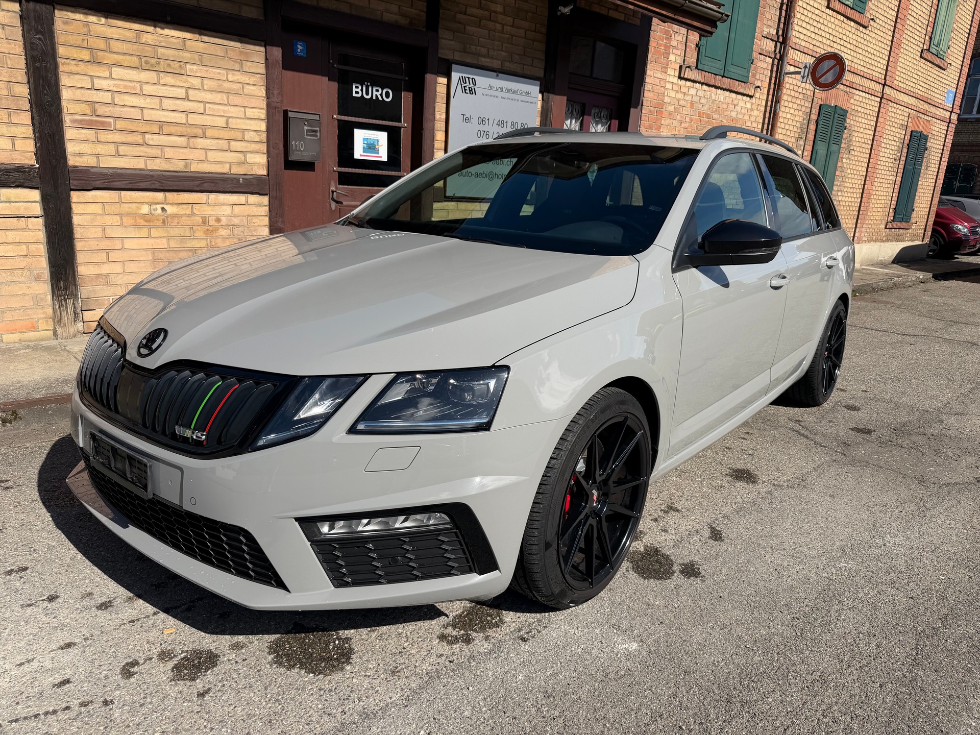 SKODA Octavia Combi 2.0 TSI RS DSG-image-2