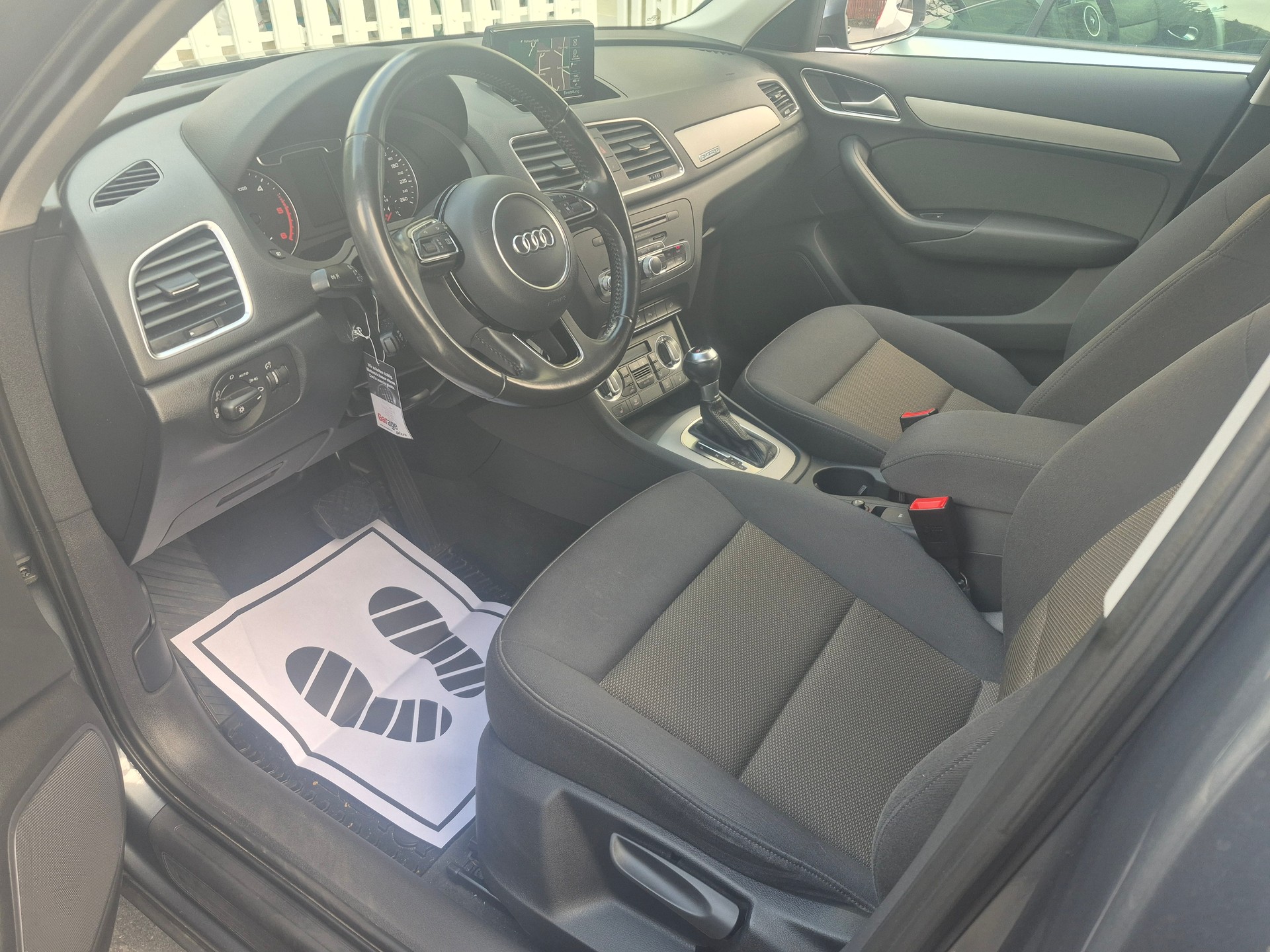 AUDI Q3 2.0 TDI quattro S-tronic-image-10