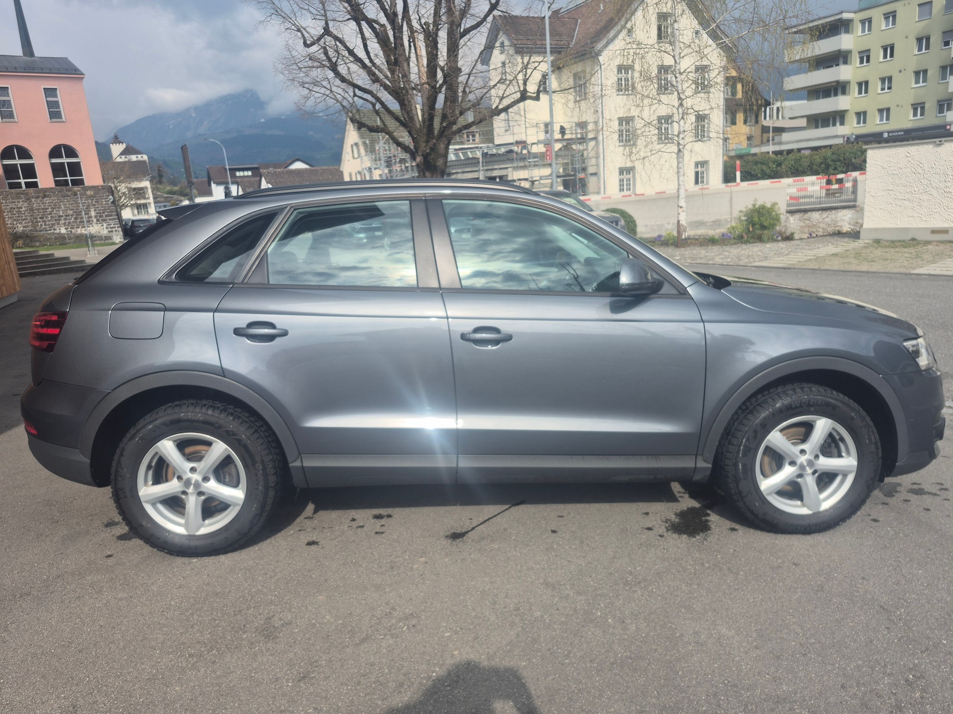 AUDI Q3 2.0 TDI quattro S-tronic-image-5