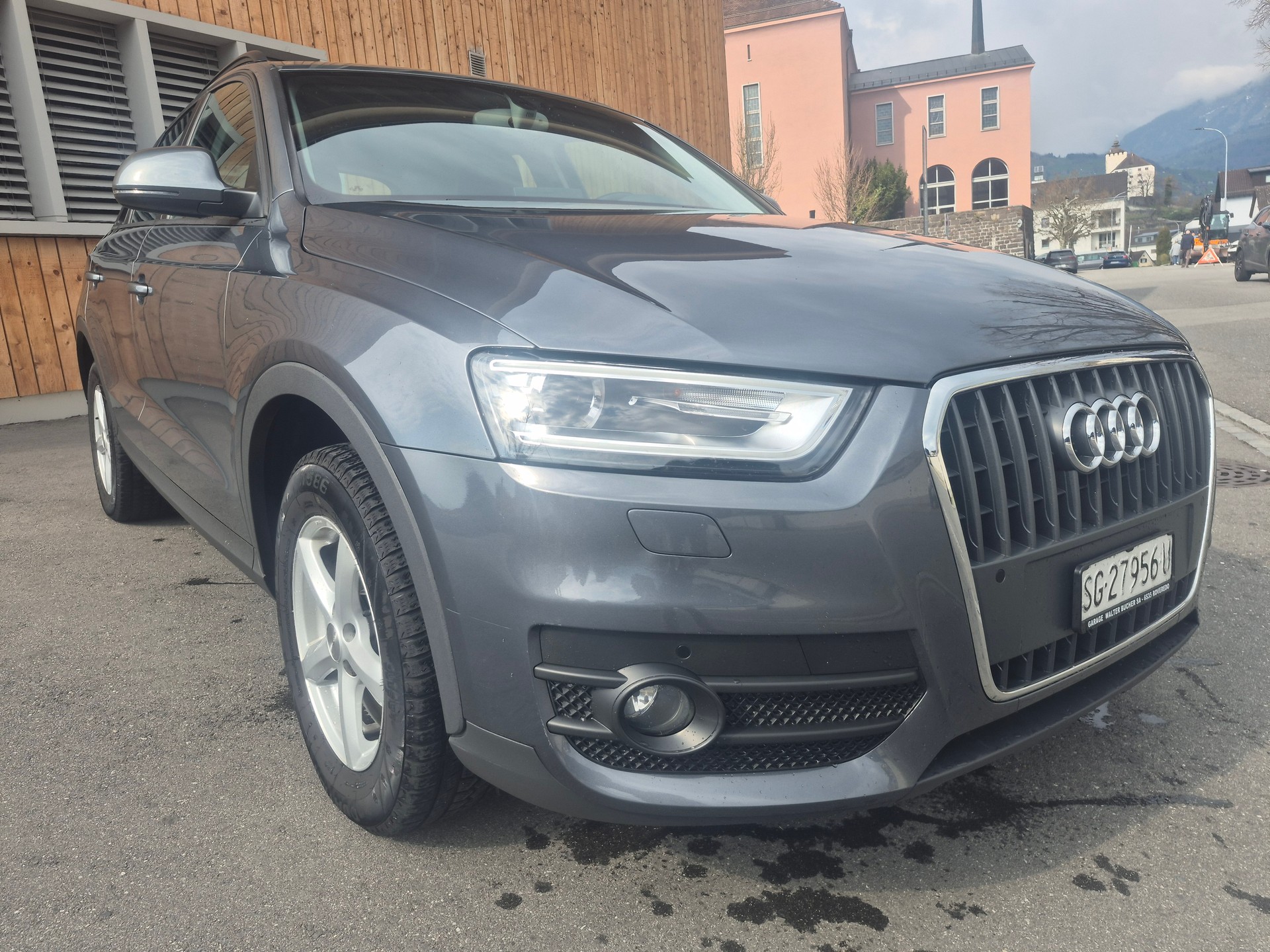 AUDI Q3 2.0 TDI quattro S-tronic-image-3