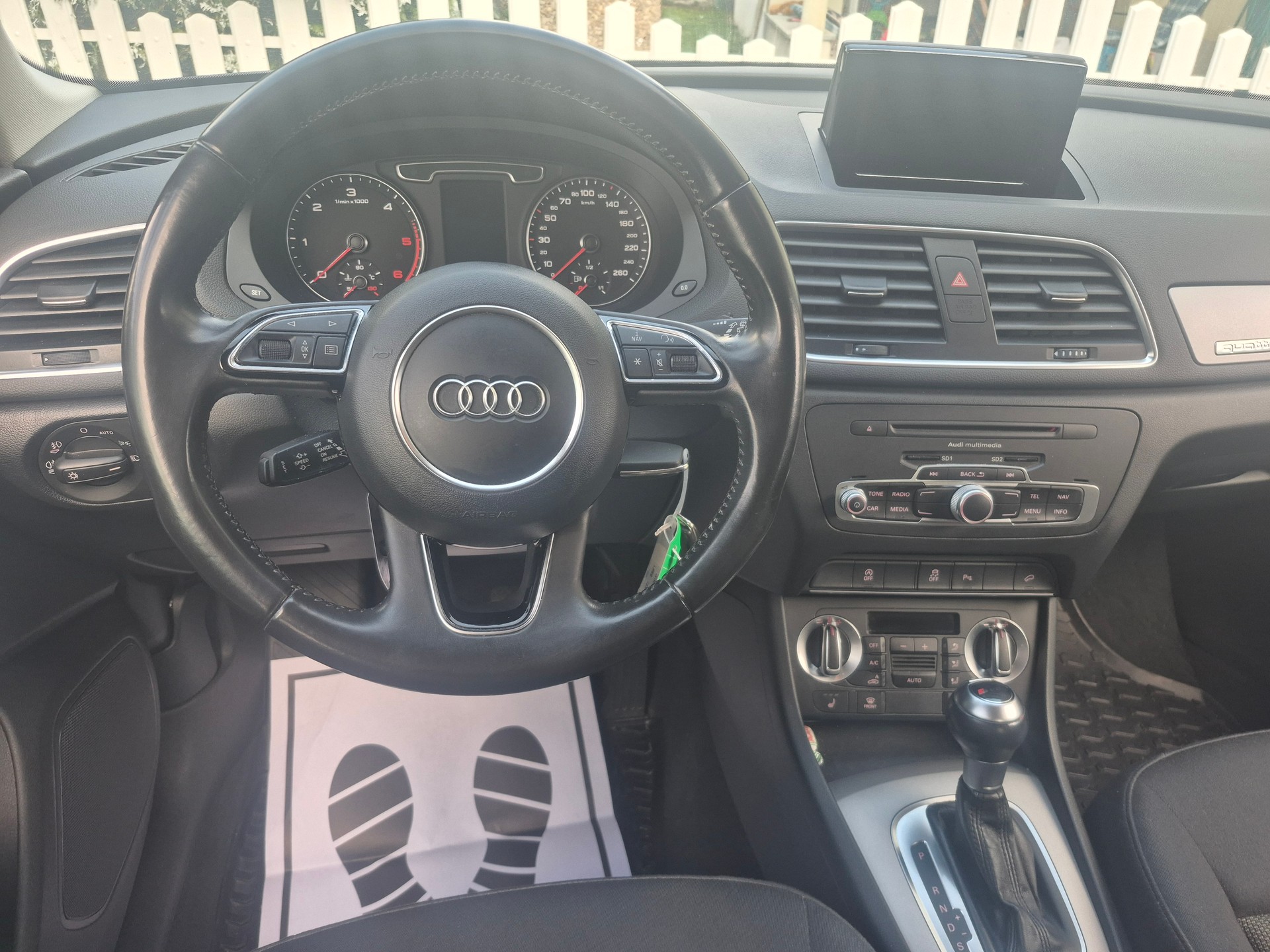 AUDI Q3 2.0 TDI quattro S-tronic-image-11