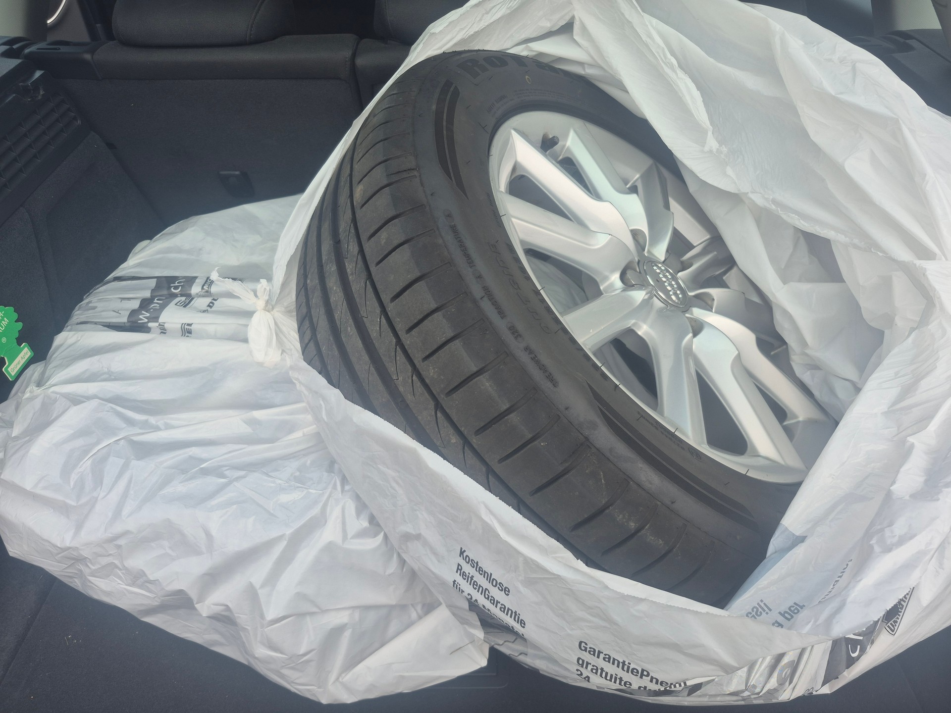 AUDI Q3 2.0 TDI quattro S-tronic-image-9