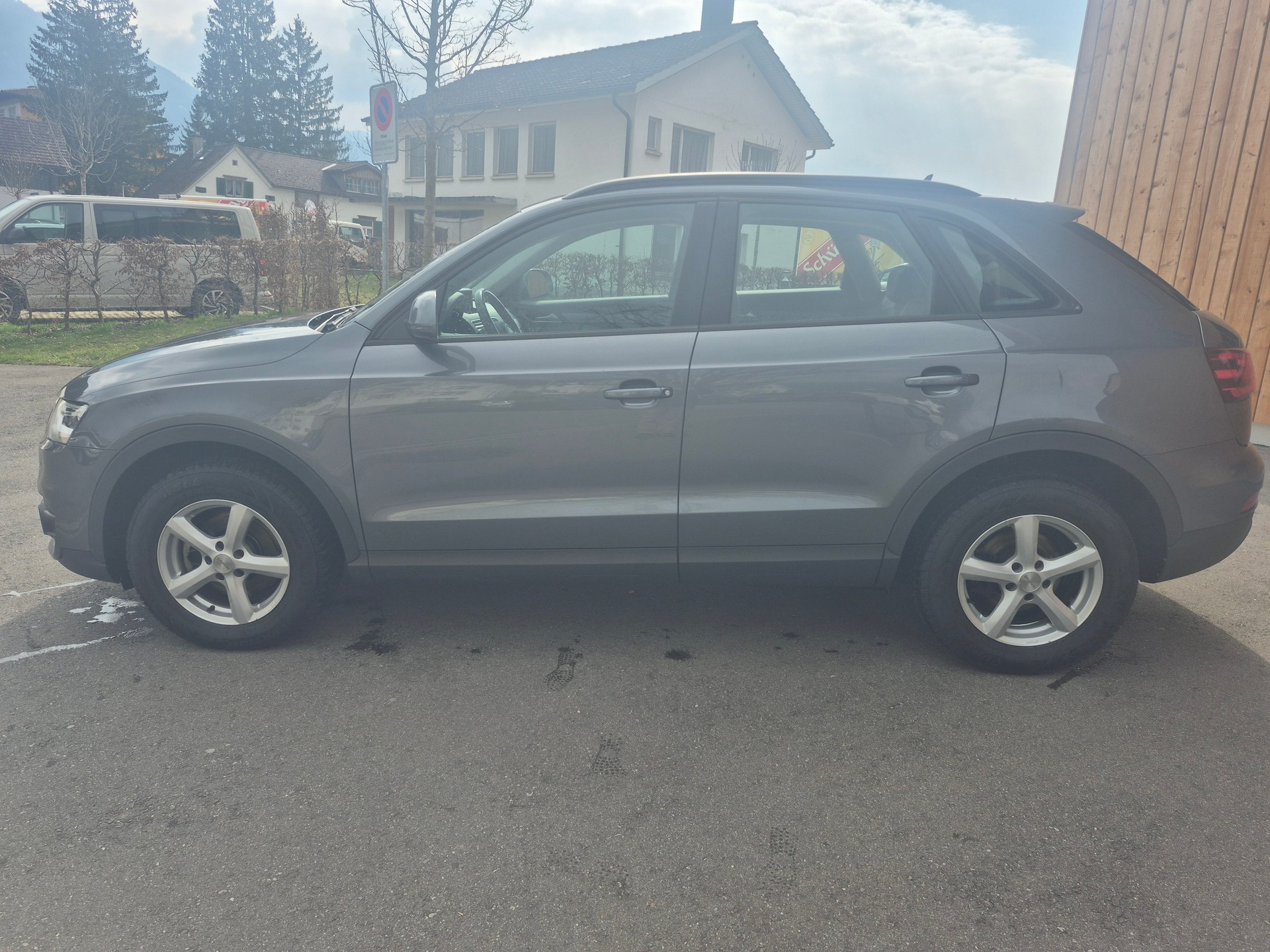AUDI Q3 2.0 TDI quattro S-tronic-image-4