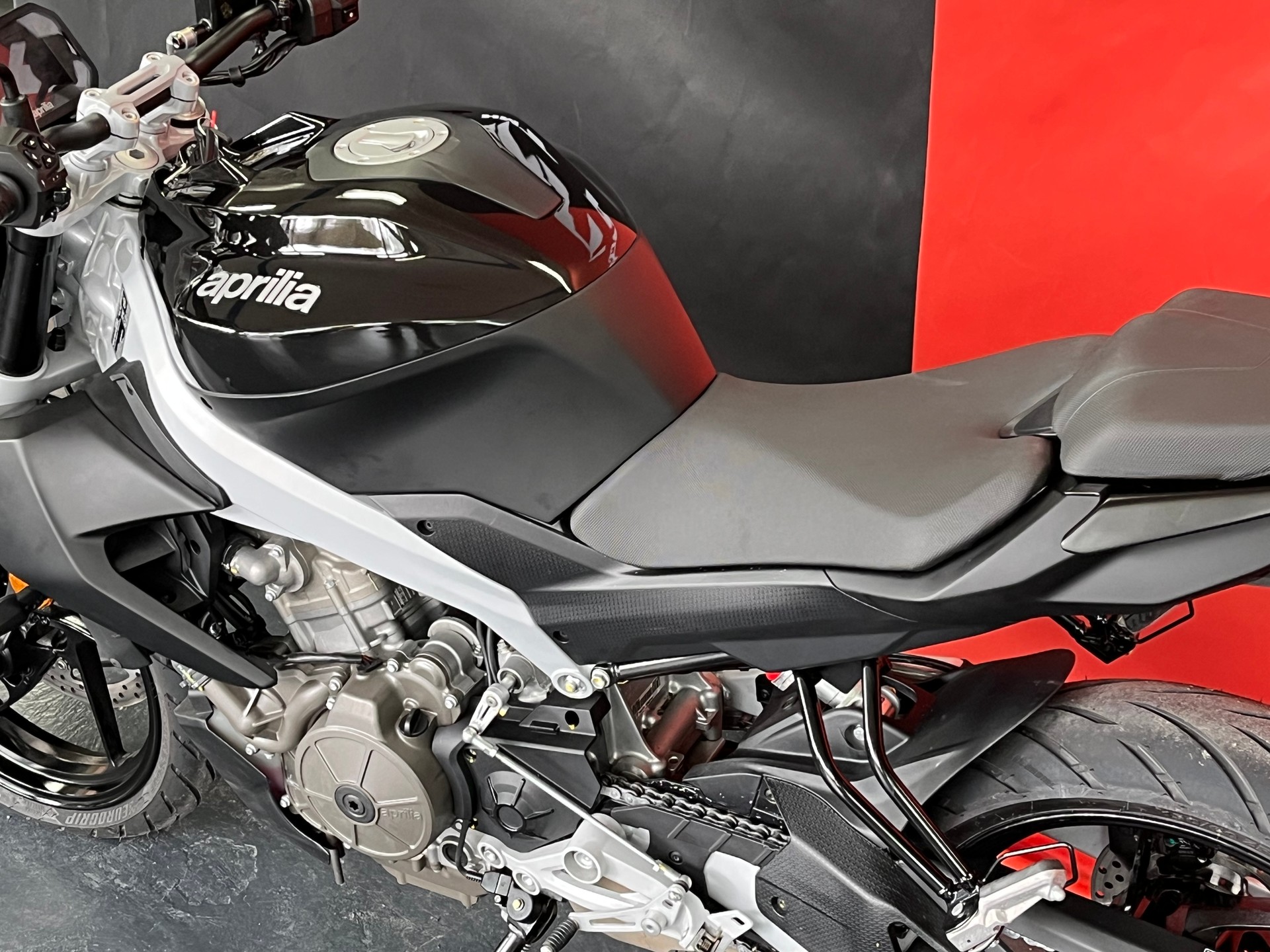 APRILIA Tuono 457 (35kW) E5+ Black level-image-7