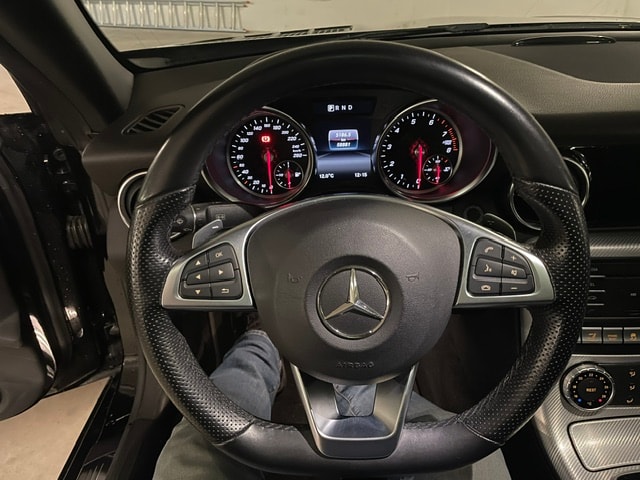 MERCEDES-BENZ SLC 200 AMG Line 9G-Tronic-image-5
