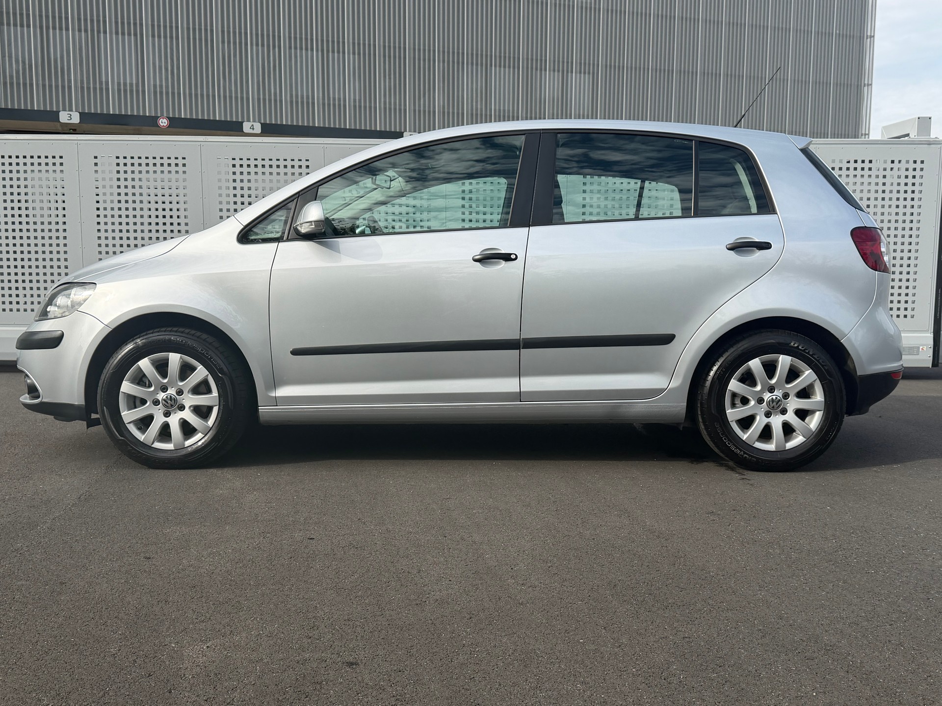 VW Golf Plus 2.0 FSI Comfortline-image-5