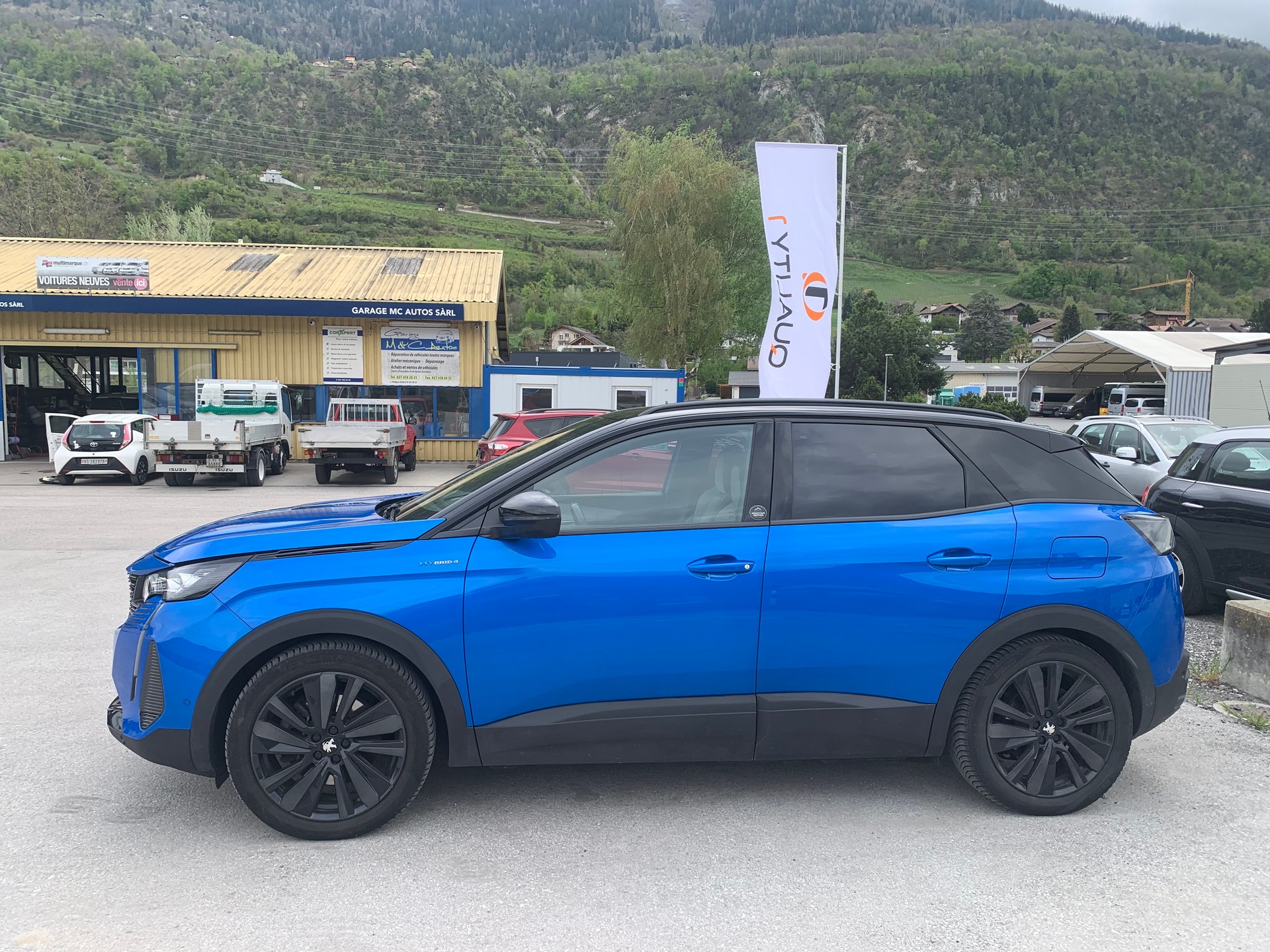 PEUGEOT 3008 300e Hybrid4 Road Trip EAT8-showroom-element-3