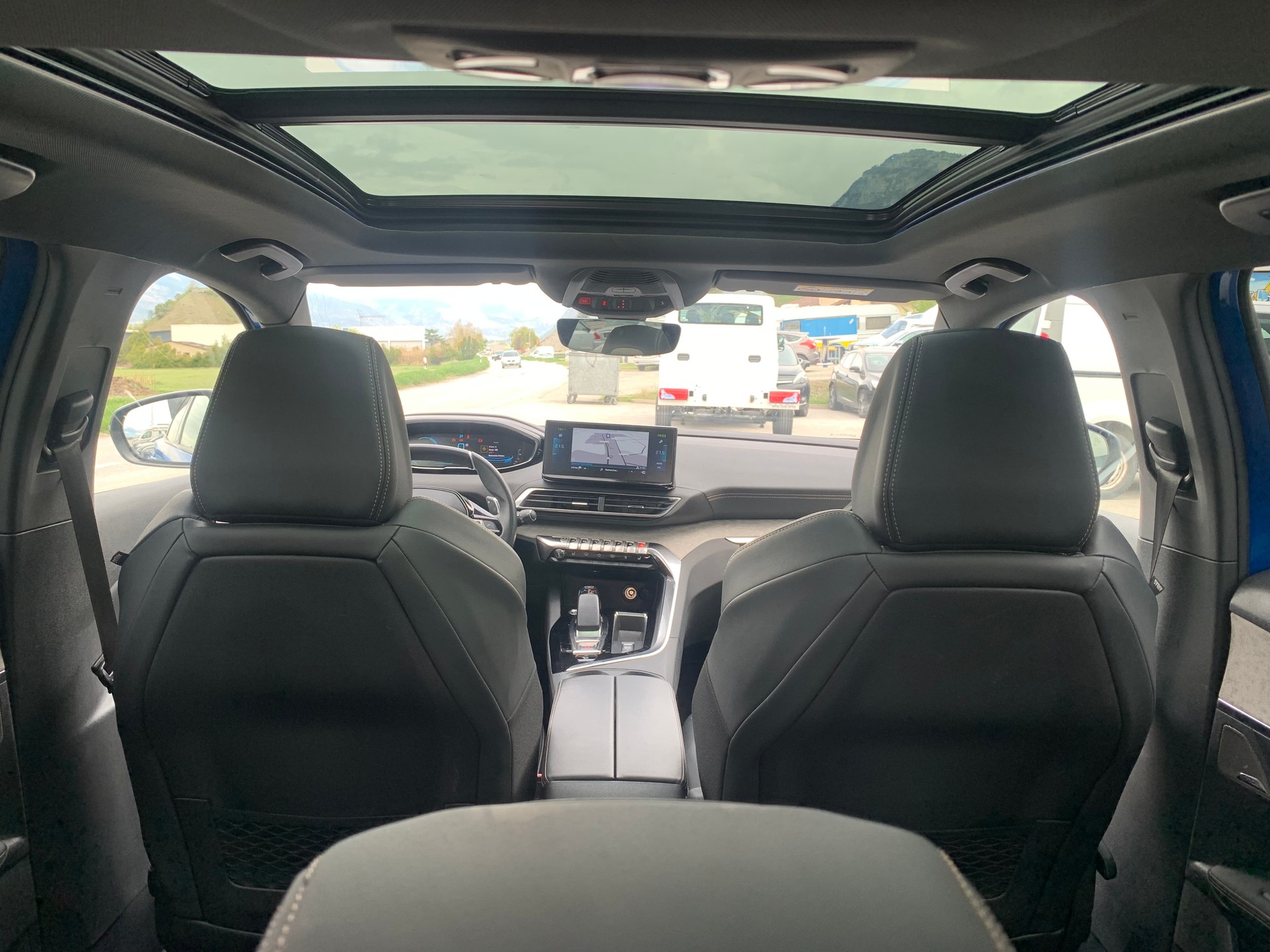 PEUGEOT 3008 300e Hybrid4 Road Trip EAT8-image-10