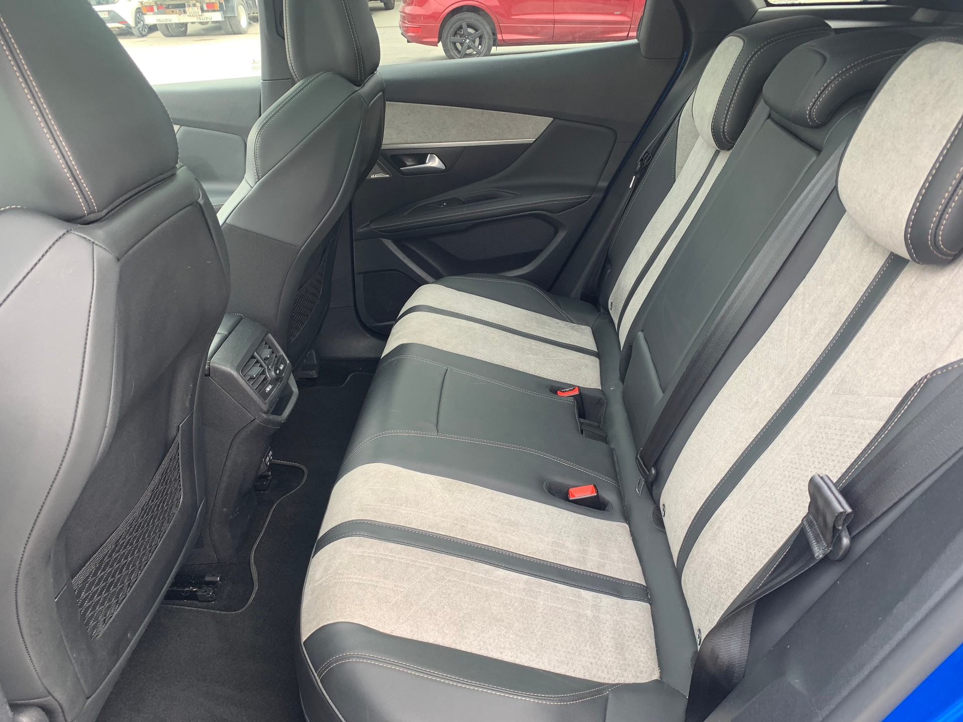 PEUGEOT 3008 300e Hybrid4 Road Trip EAT8-image-14