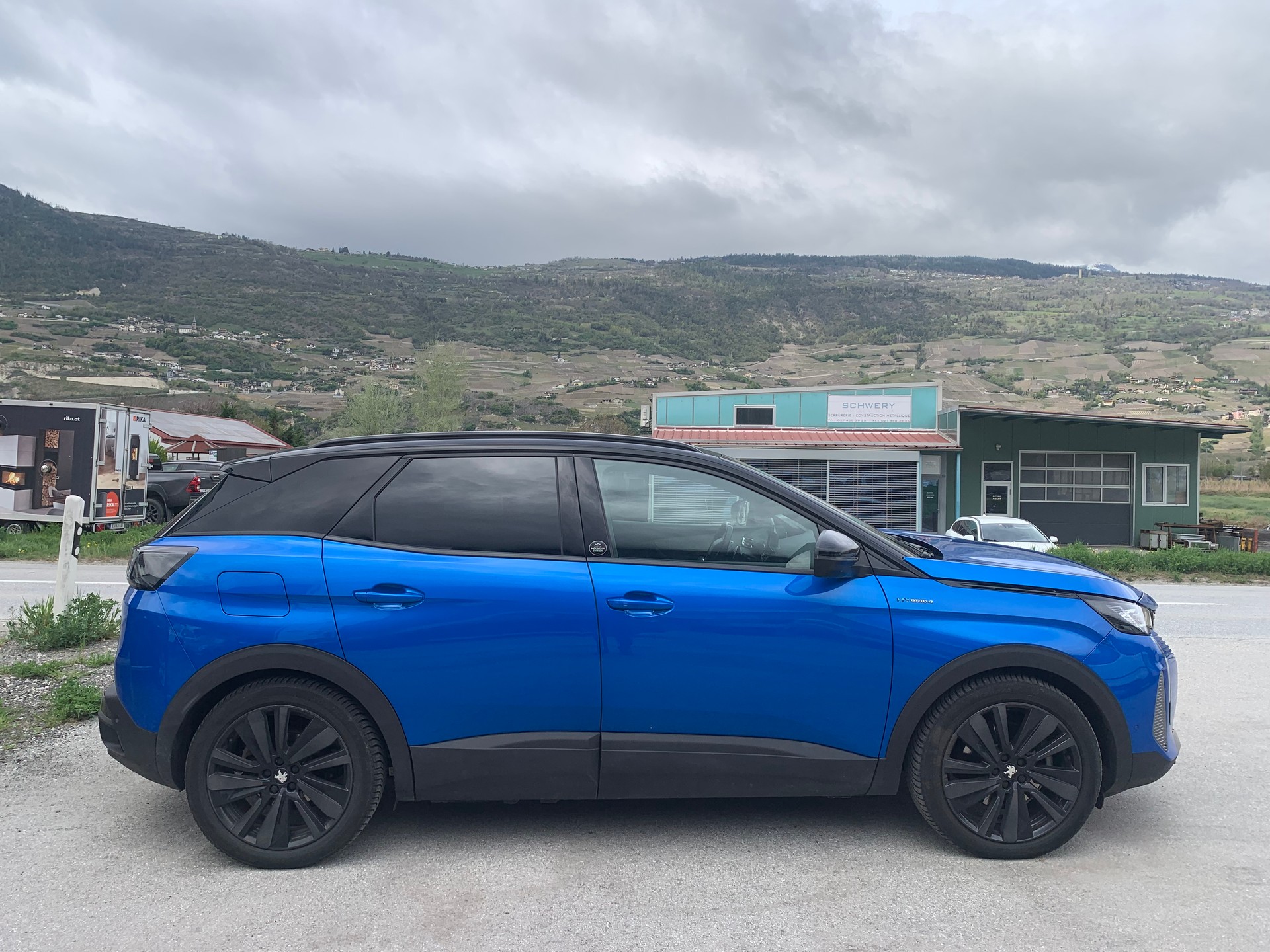 PEUGEOT 3008 300e Hybrid4 Road Trip EAT8-image-8