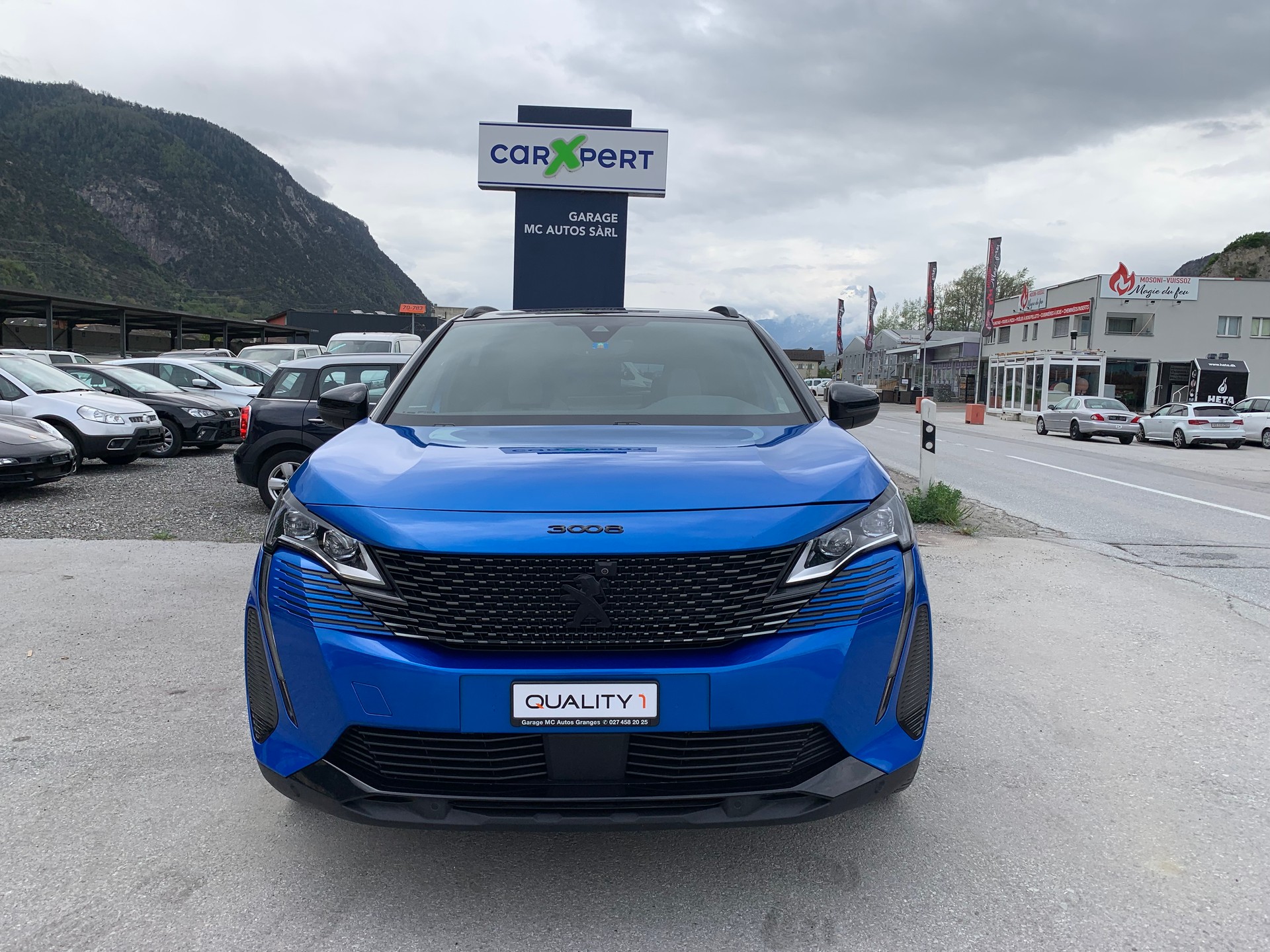 PEUGEOT 3008 300e Hybrid4 Road Trip EAT8-showroom-element-1