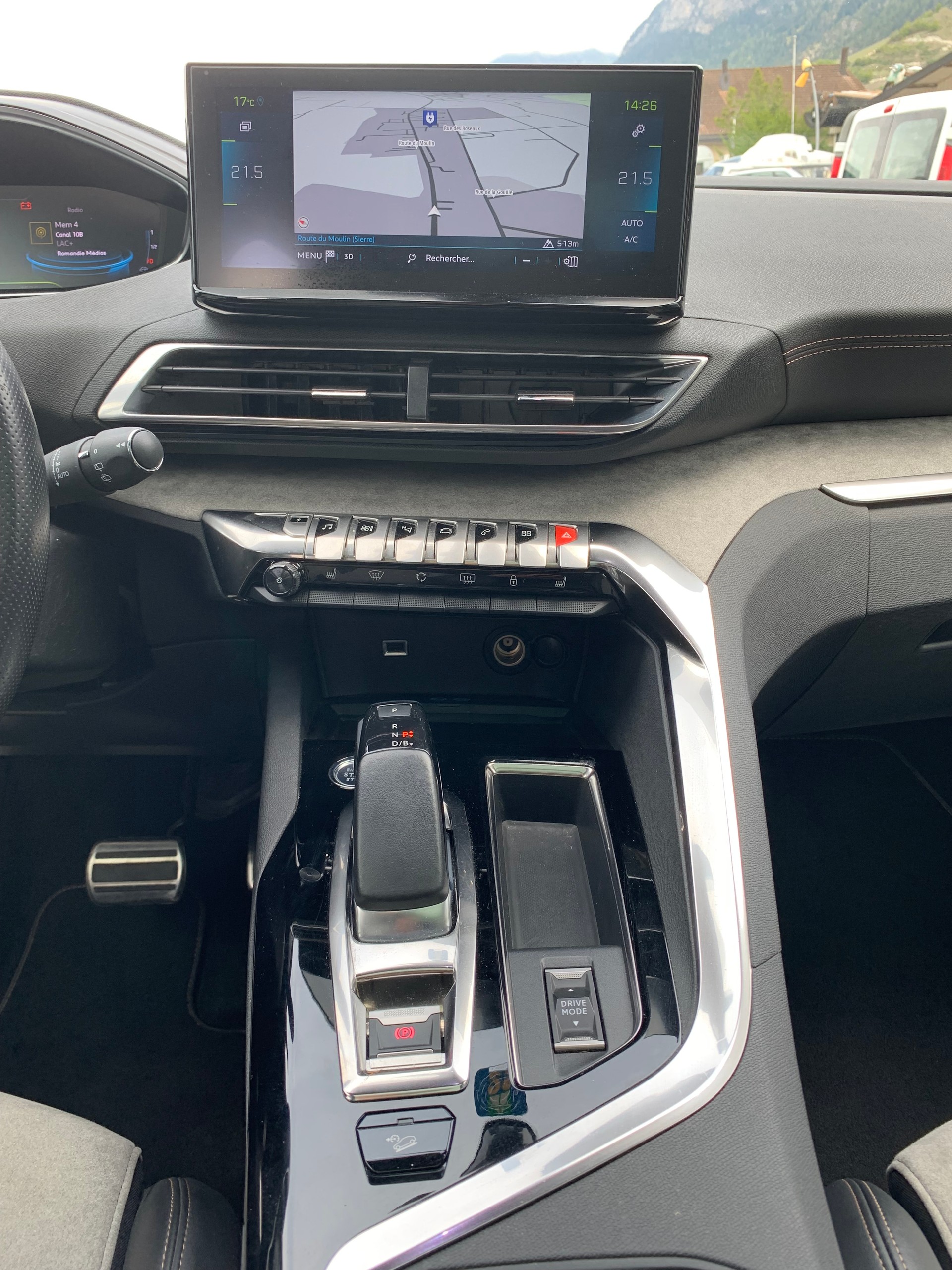 PEUGEOT 3008 300e Hybrid4 Road Trip EAT8-image-22