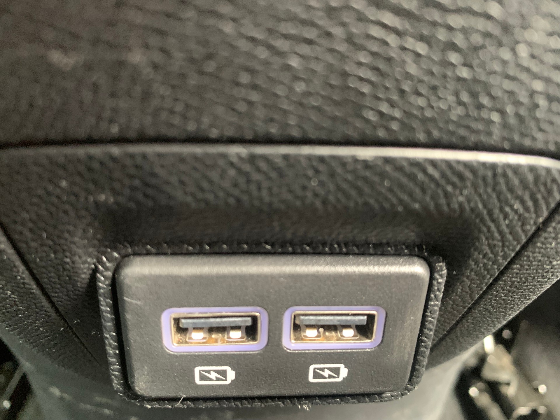 PEUGEOT 3008 300e Hybrid4 Road Trip EAT8-image-13