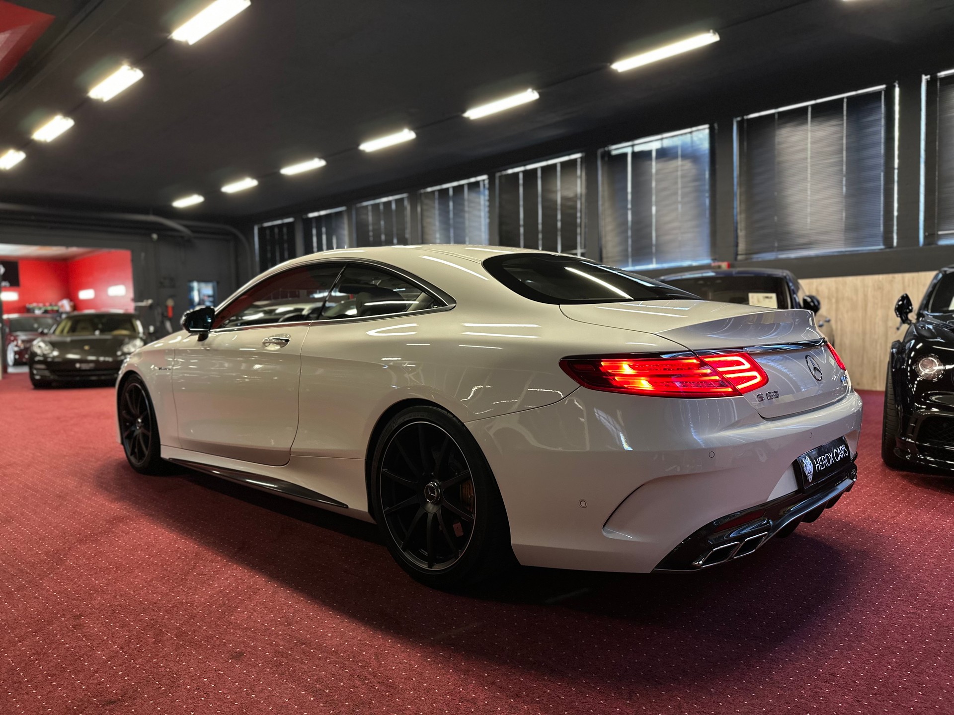 MERCEDES-BENZ S 63 AMG Coupé 4Matic Speedshift MCT / ** Keramik Bremsen / Carbon Paket / Burmester 3D **-image-13