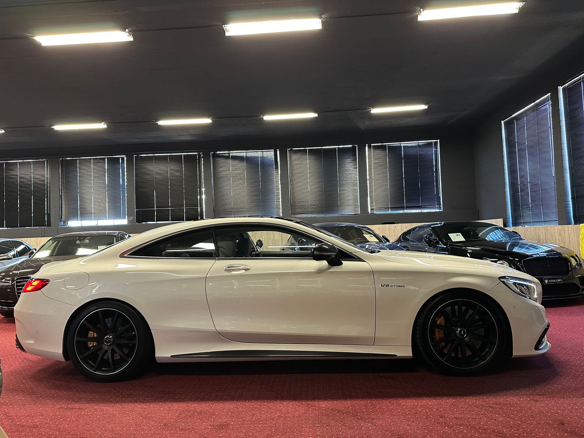 MERCEDES-BENZ S 63 AMG Coupé 4Matic Speedshift MCT / ** Keramik Bremsen / Carbon Paket / Burmester 3D **-image-5