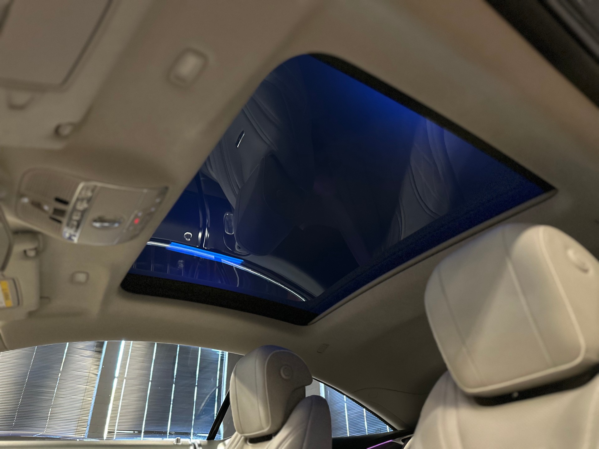 MERCEDES-BENZ S 63 AMG Coupé 4Matic Speedshift MCT / ** Keramik Bremsen / Carbon Paket / Burmester 3D **-image-22
