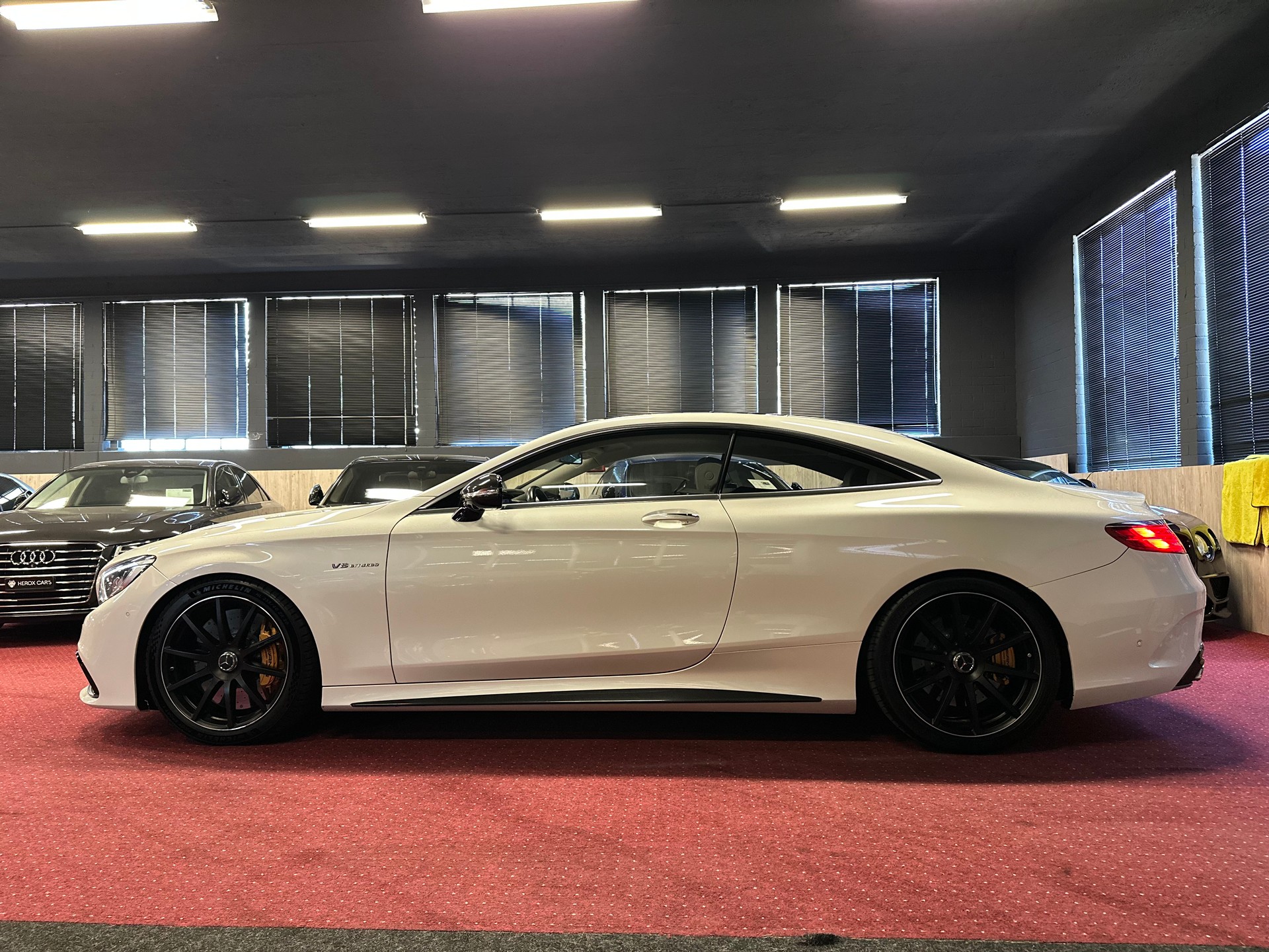 MERCEDES-BENZ S 63 AMG Coupé 4Matic Speedshift MCT / ** Keramik Bremsen / Carbon Paket / Burmester 3D **-image-12
