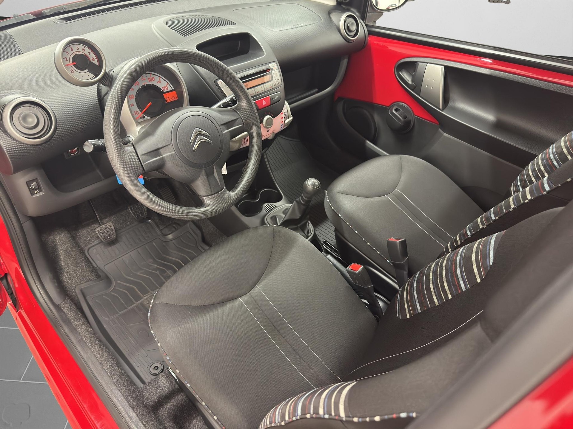 CITROEN C1 1.0i Attraction-image-5