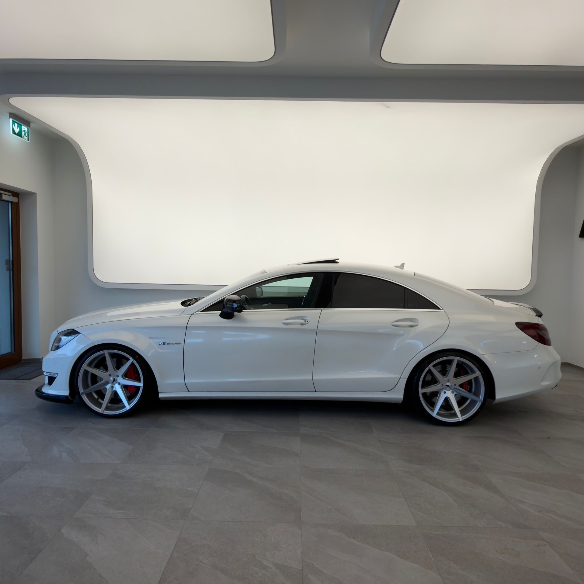 MERCEDES-BENZ CLS 63 AMG Speedshift MCT-showroom-element-2