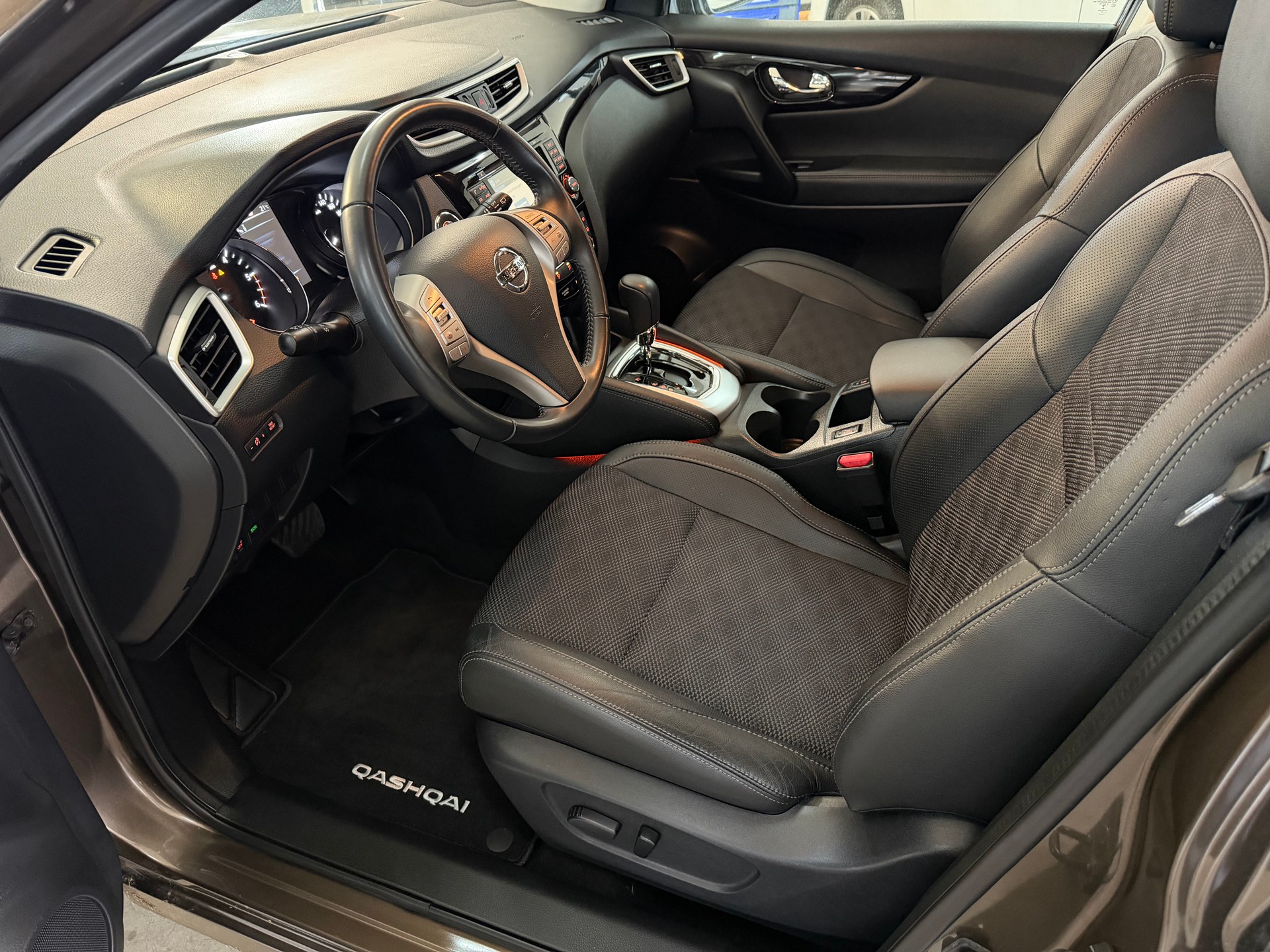 NISSAN Qashqai 1.6 dCi tekna Xtronic CVT-image-9