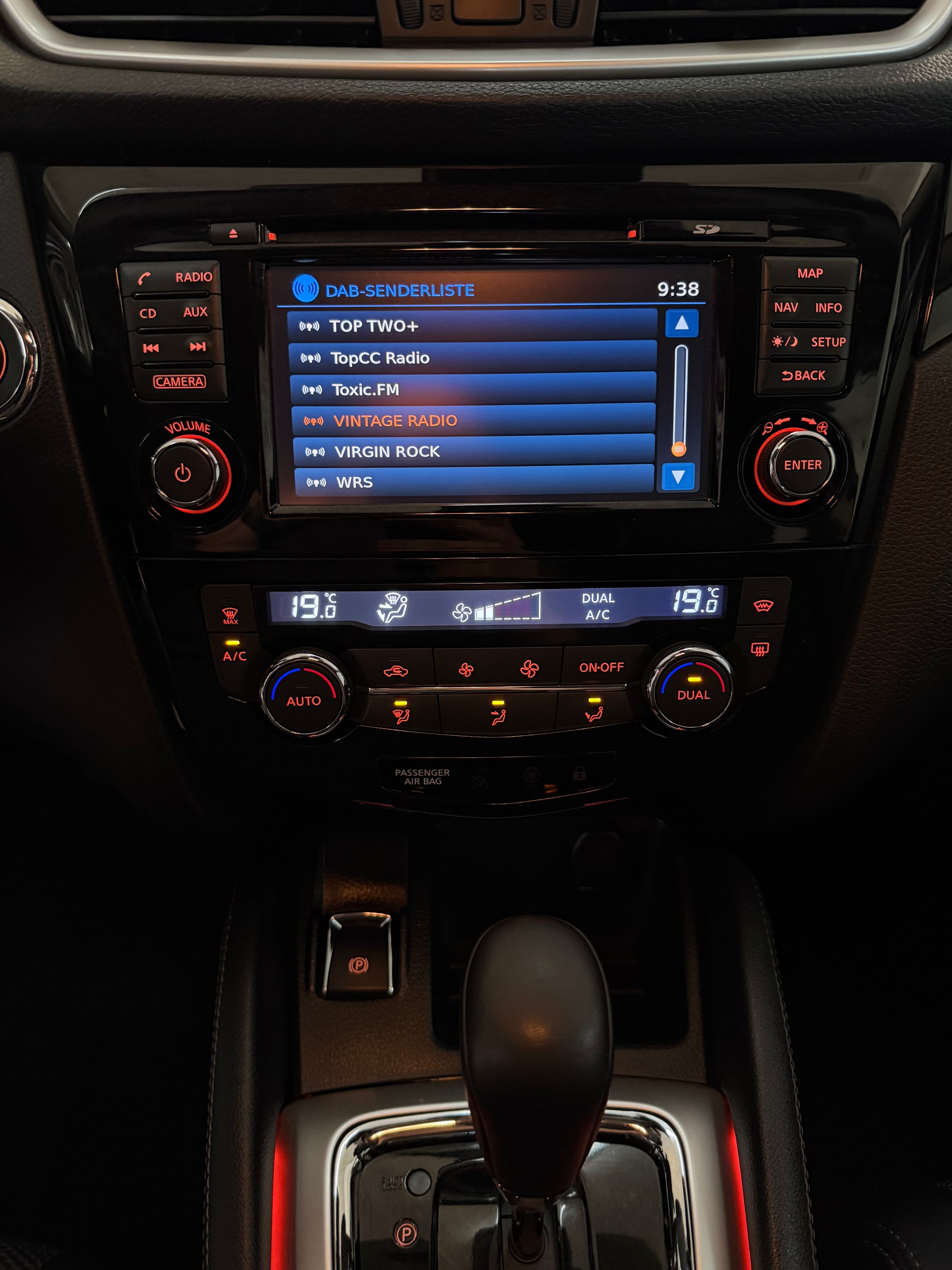 NISSAN Qashqai 1.6 dCi tekna Xtronic CVT-image-11