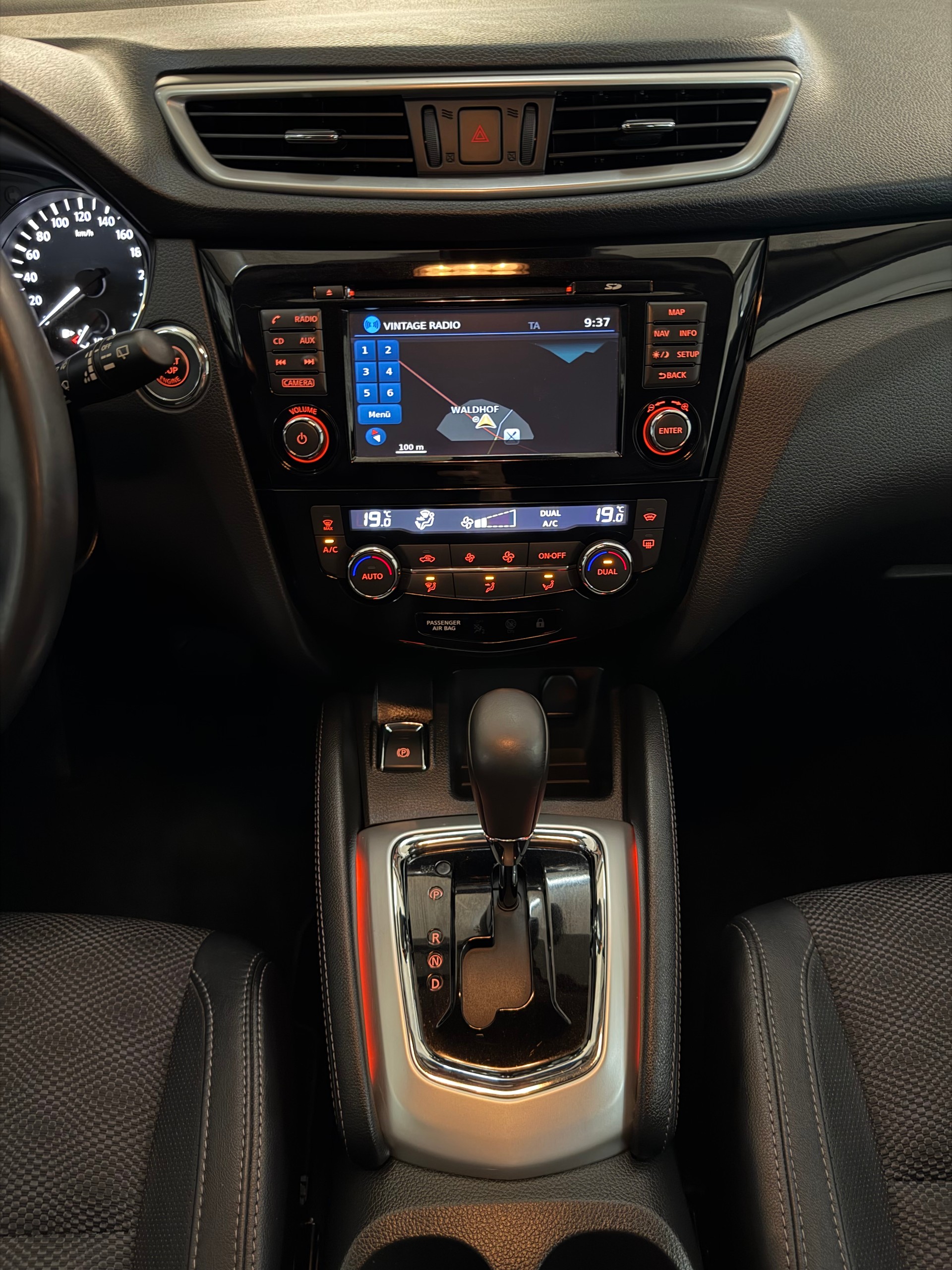 NISSAN Qashqai 1.6 dCi tekna Xtronic CVT-image-8