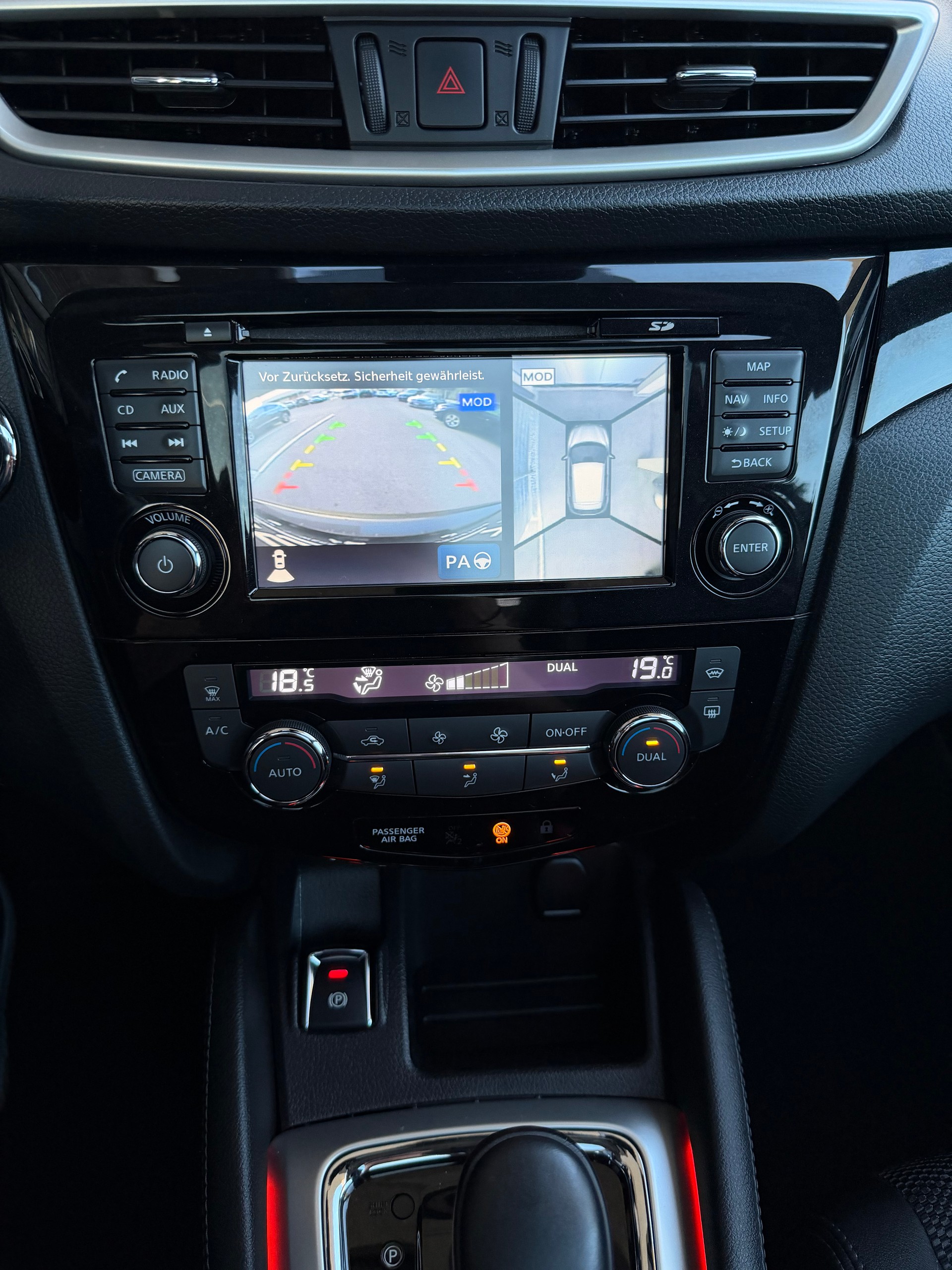 NISSAN Qashqai 1.6 dCi tekna Xtronic CVT-image-17