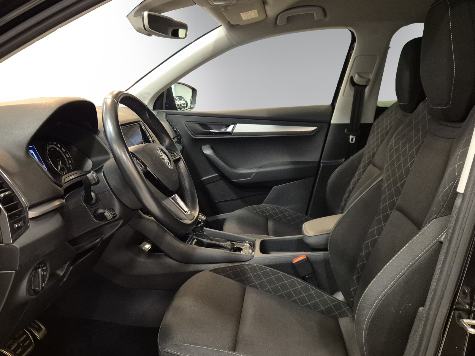 SKODA Karoq 2.0 TDI CR Ambition 4x4 DSG-image-4