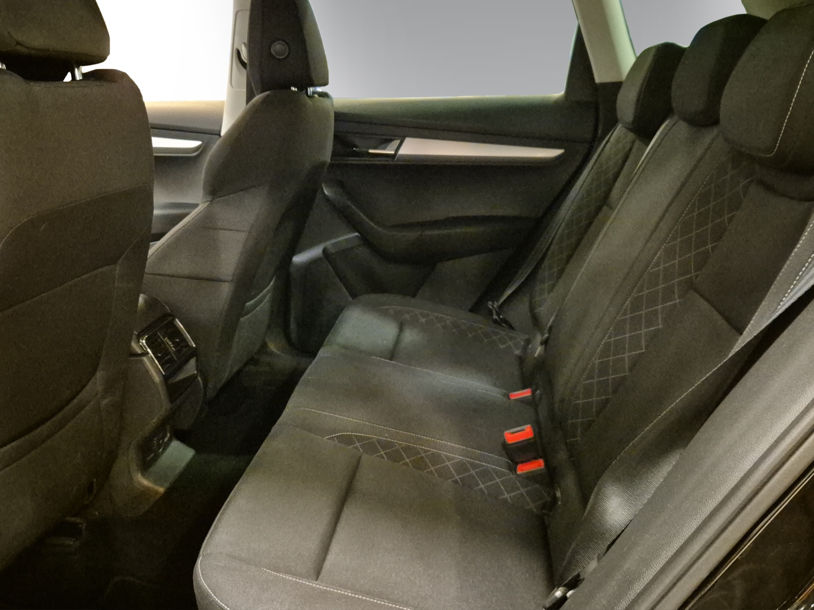 SKODA Karoq 2.0 TDI CR Ambition 4x4 DSG-image-8